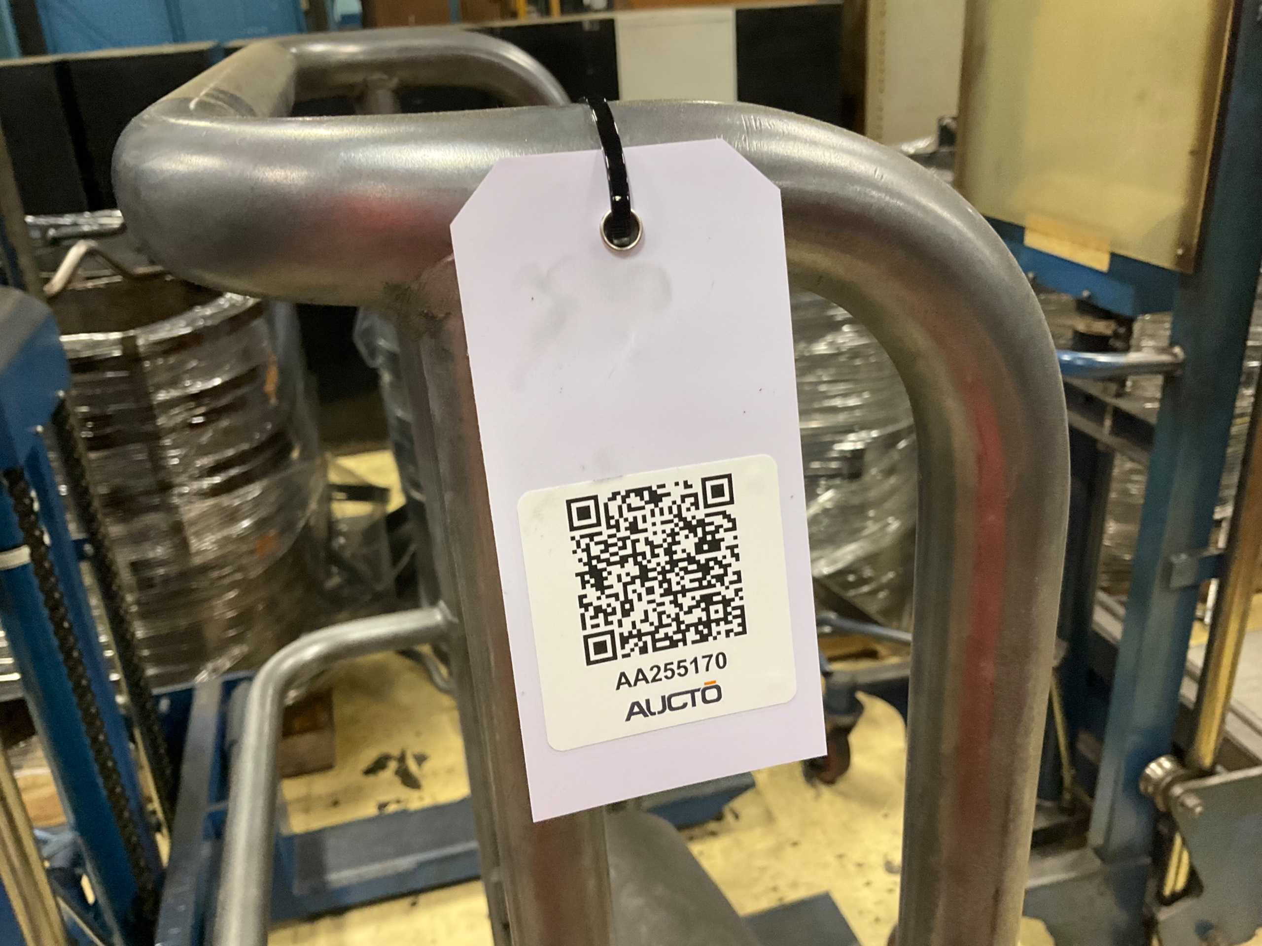 HYDRAULIC STRADDLE STACKER - MATERIAL HANDLING