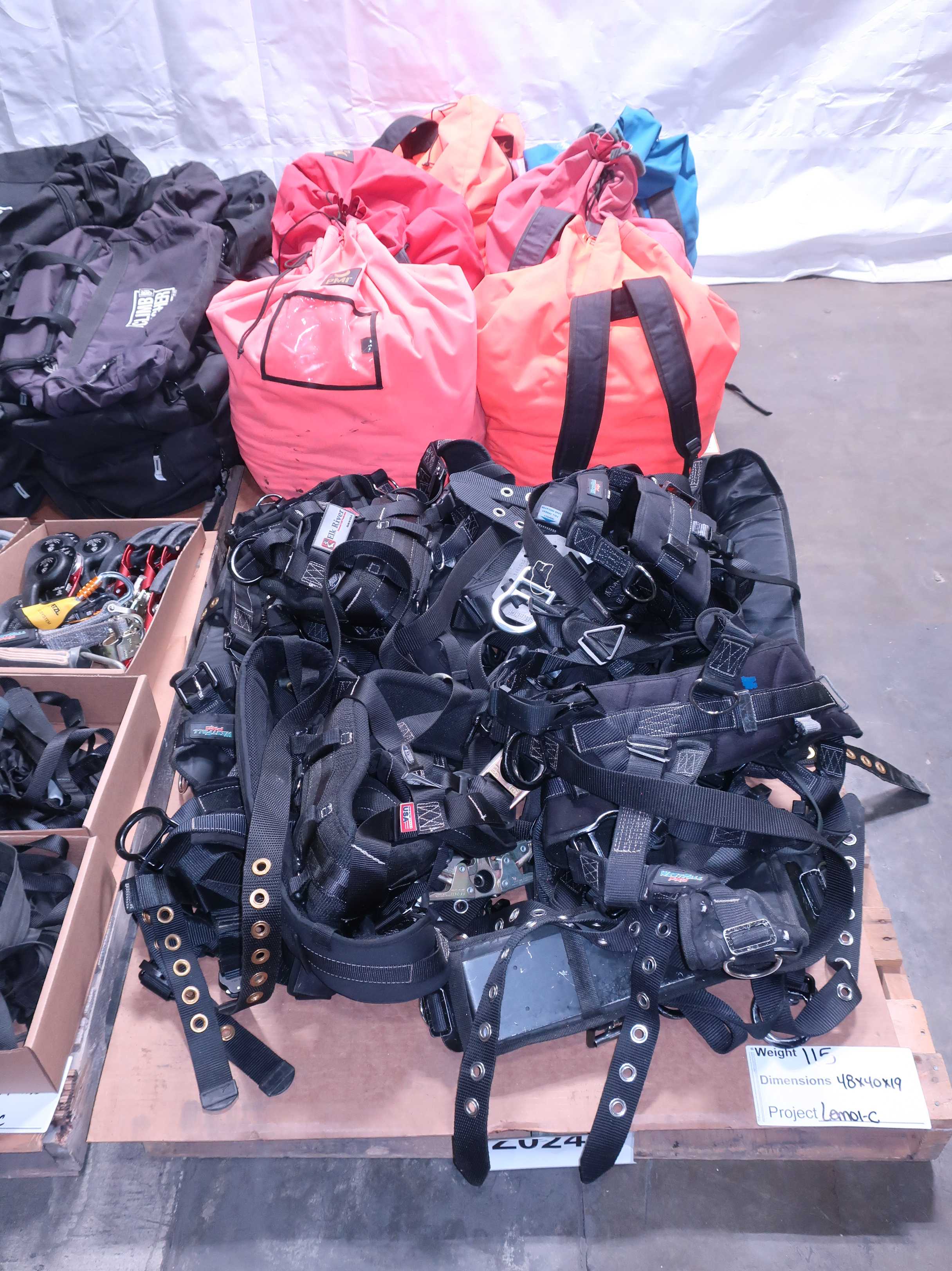 4 PALLETS OF ASSORTED RIGGING - LIFTING EQUIPMENT