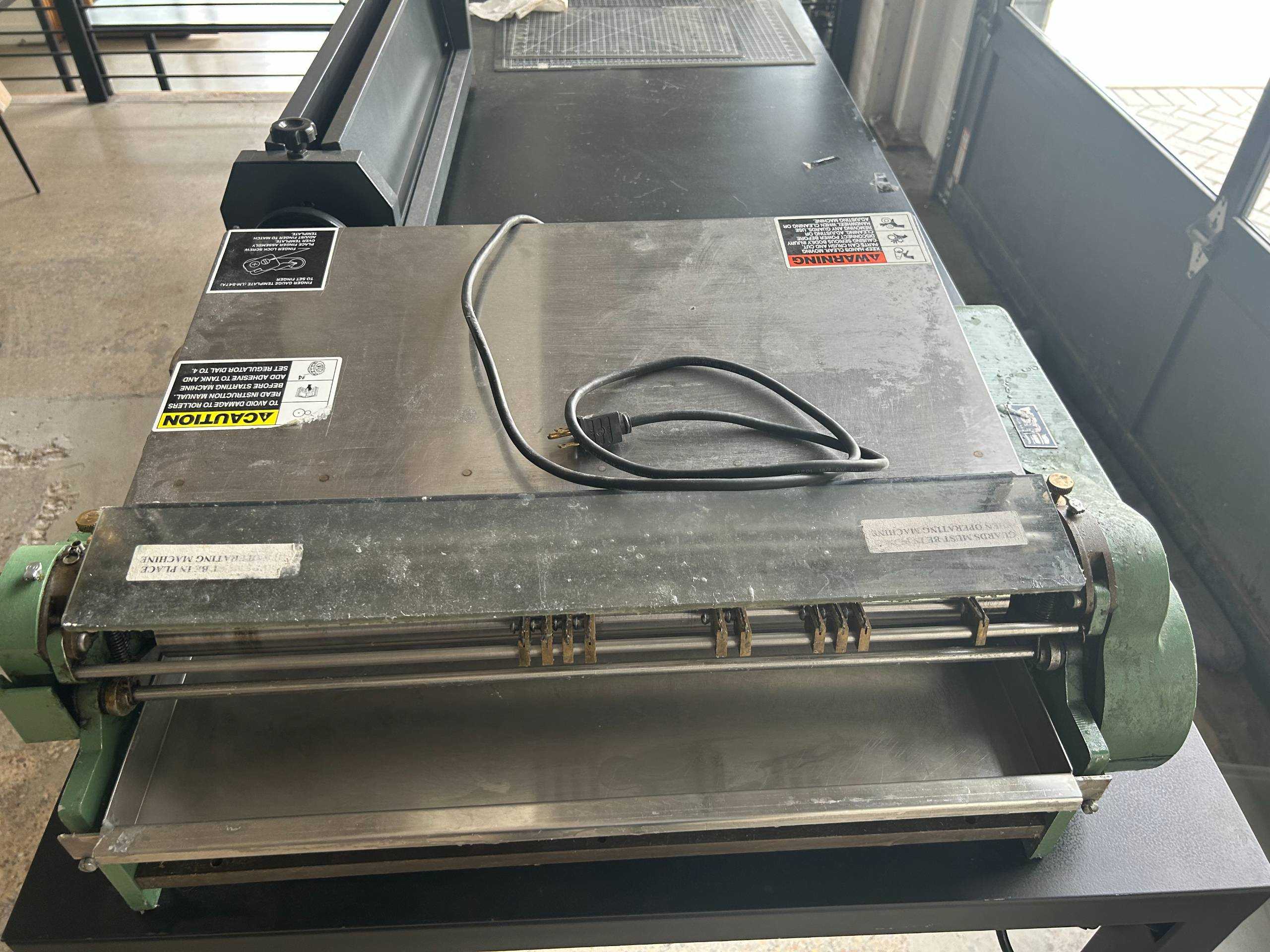 GLUE MACHINERY CORPORATION ROLLER GLUER 21 - PACKAGING