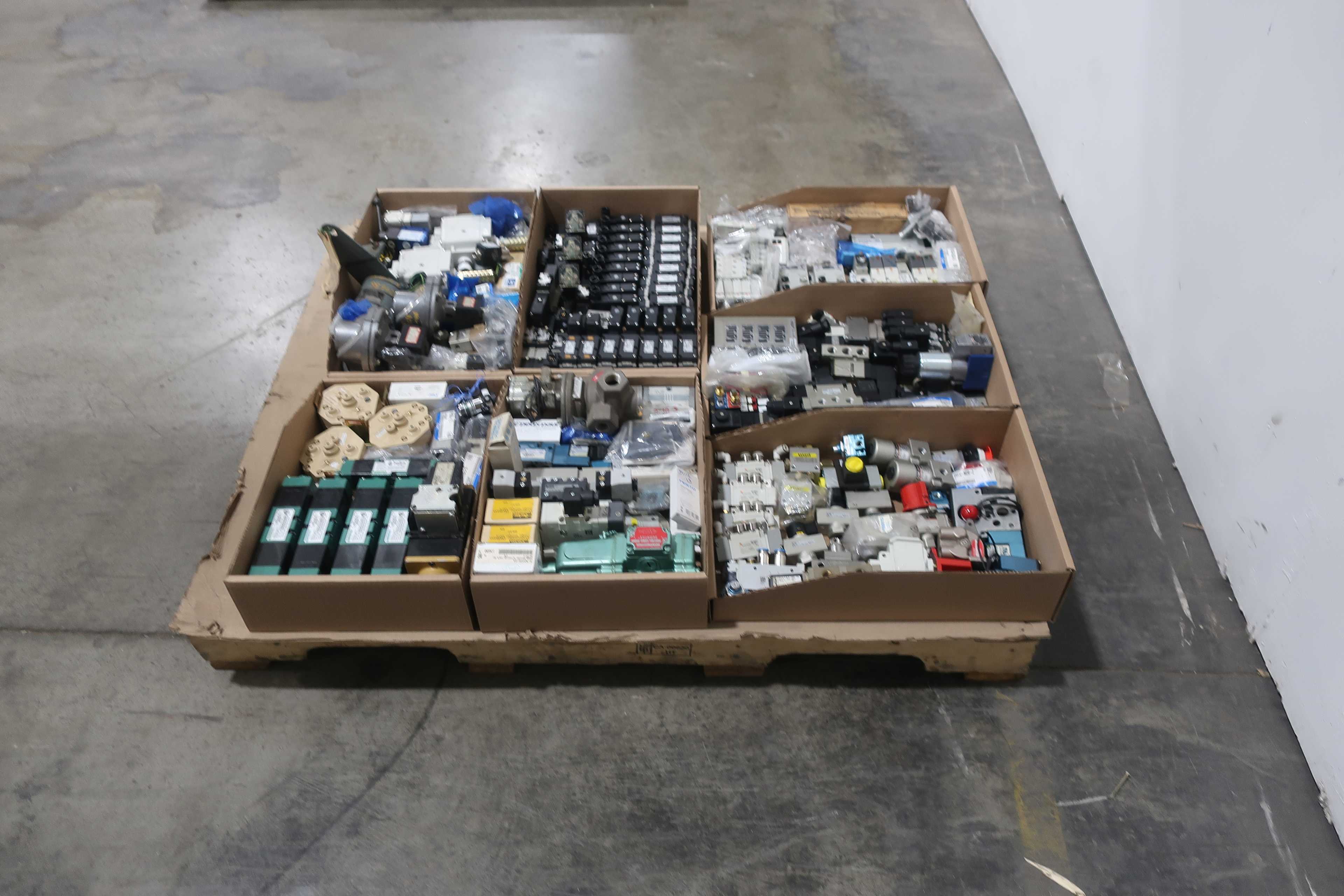 SKU 1746467 - PALLET OF ASSORTED PNEUMATIC REPLACEMENT PARTS - PNEUMATIC VALVE