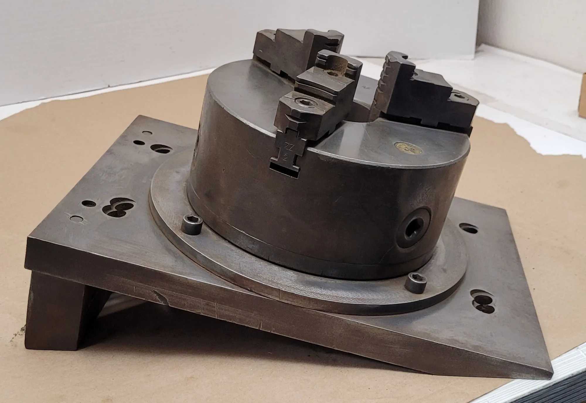 LE BLOND 8IN - 3 JAW CHUCK W/ ANGLE PLATE (8" DIAMETER, 3 JAWS, 2" CENTER HOLE, 14X10X4 PLATE) - MACHINE TOOLING