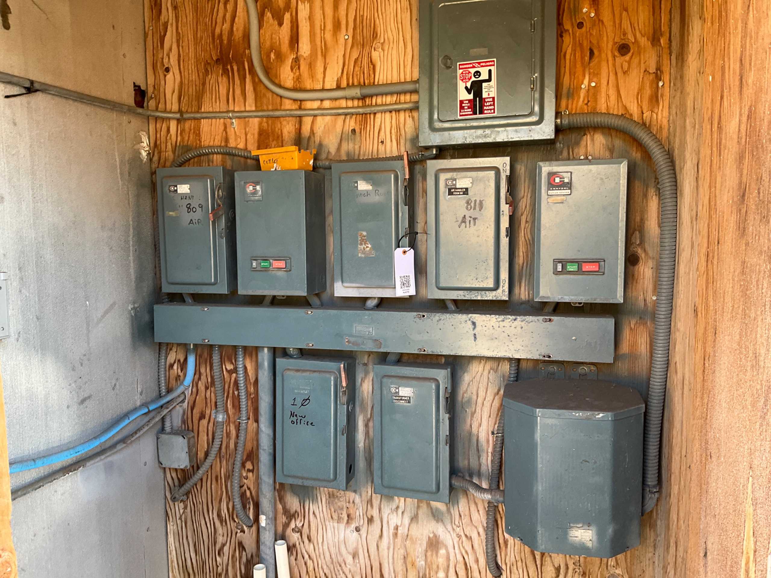 BULK QTY OF SAFETY SWITCHES - SAFETY SWITCH