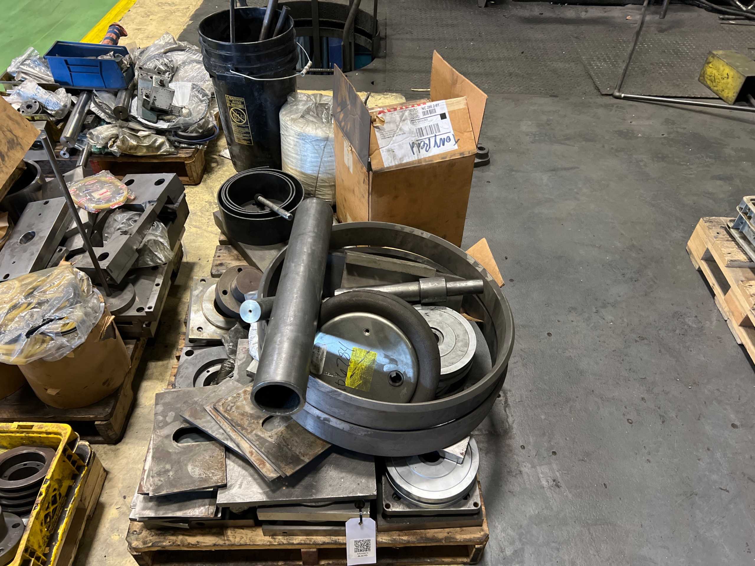 BULK QTY OF INDUSTRIAL PARTS - INDUSTRIAL PARTS