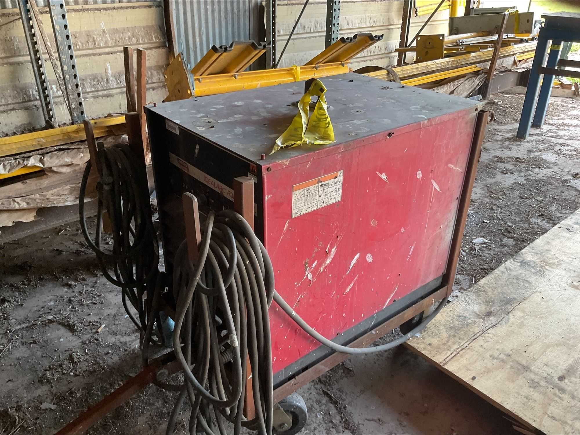 LINCOLN ELECTRIC IDEALARC R3R-500 WELDER - WELDERS