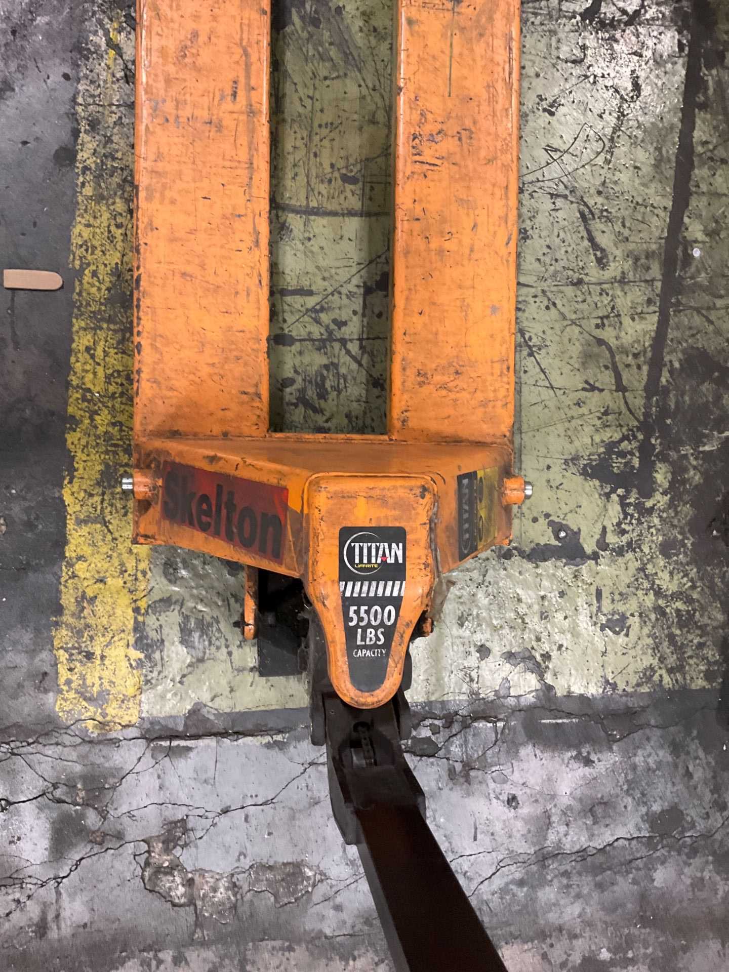 QTY 9: MANUAL PALLET JACK - MANUAL PALLET JACKS