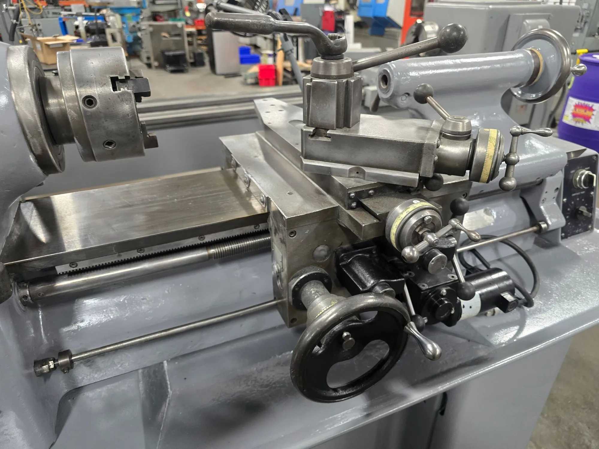 HARDINGE HLV-H WIDE BED TOOL ROOM LATHE (11″ SWING OVER BED, 1.5 HP, 125-3000 RPM) - MANUAL LATHES