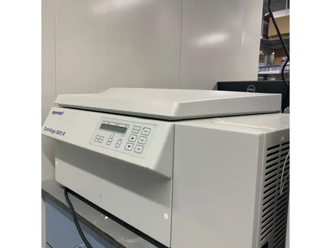 EPPENDORF 5810 R BENCHTOP CENTRIFUGE - undefined