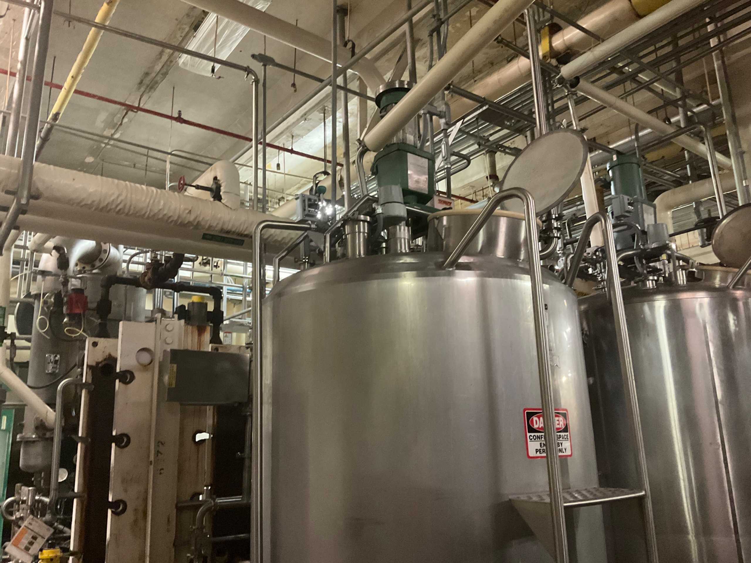 SFI 600 GALLON MIX TANK - MIXERS