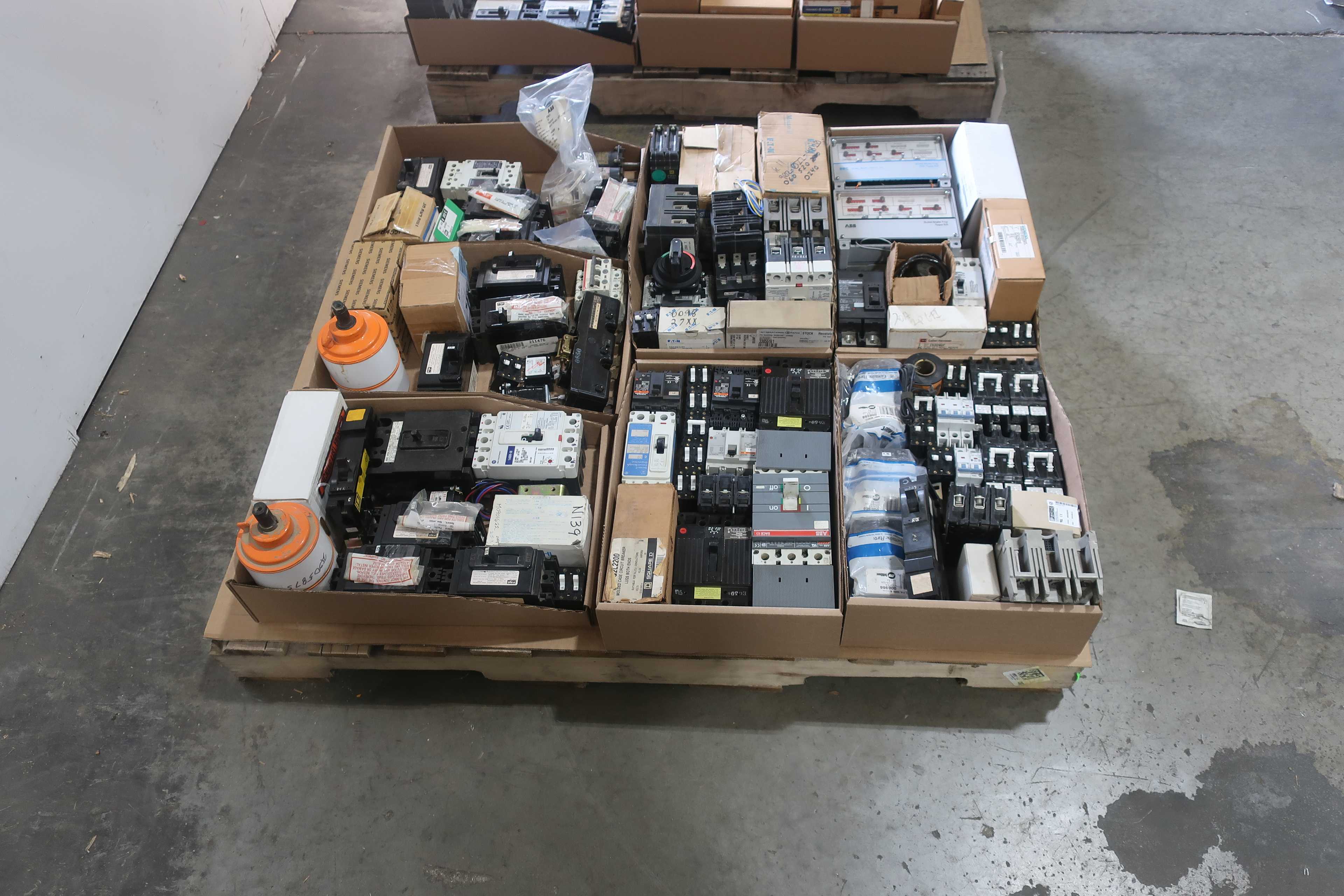 SKU 1761571 - PALLET OF ASSORTED CIRCUIT BREAKERS - CIRCUIT BREAKERS