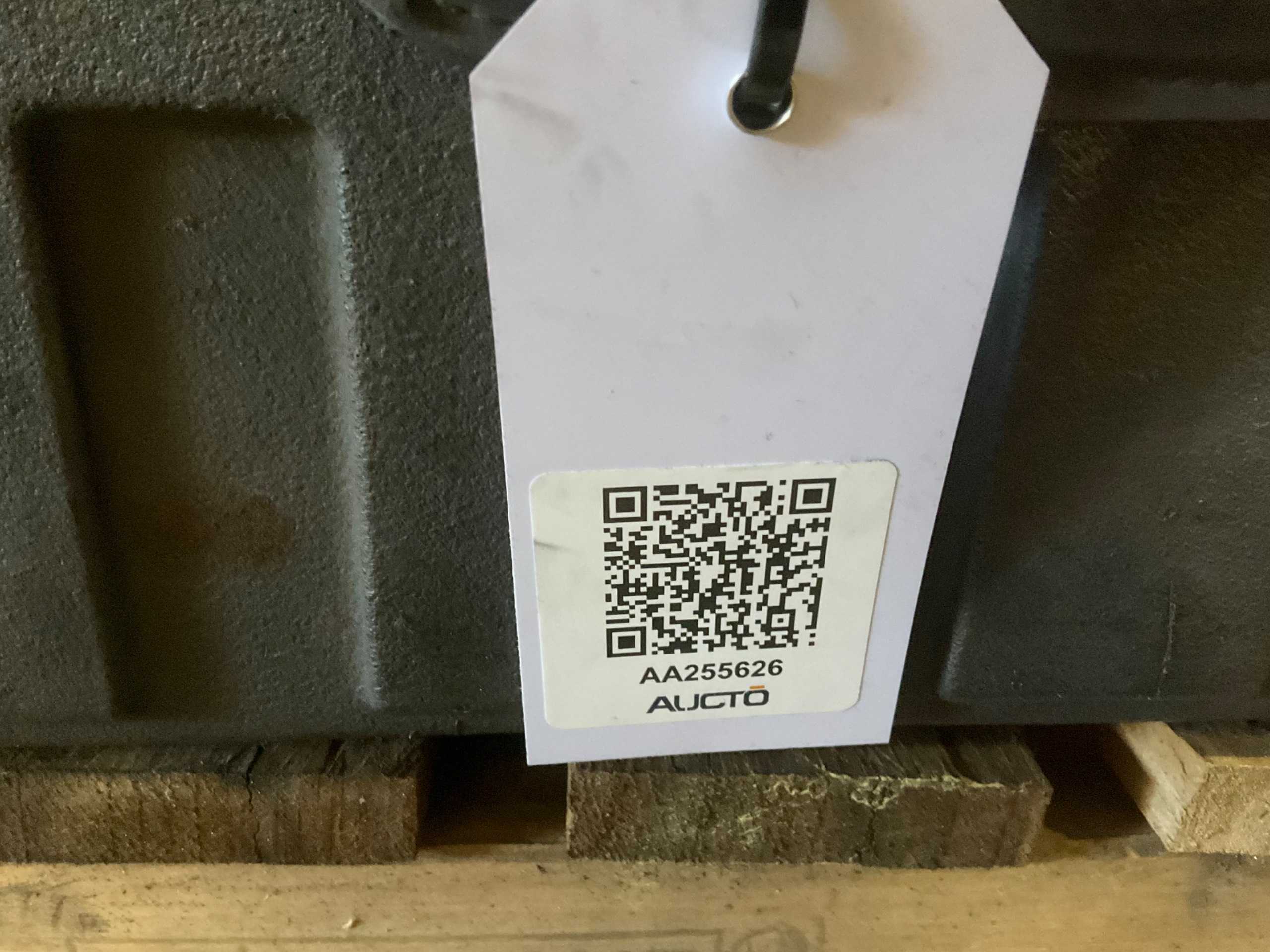 BULK QTY OF INDUSTRIAL PARTS - INDUSTRIAL PARTS