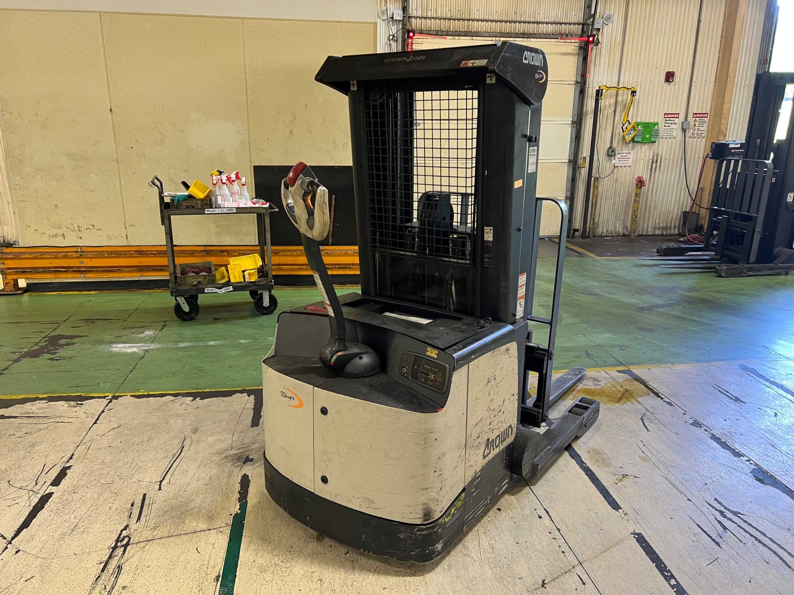 CROWN SHR5540-35 REACH TRUCK - REACH TRUCKS