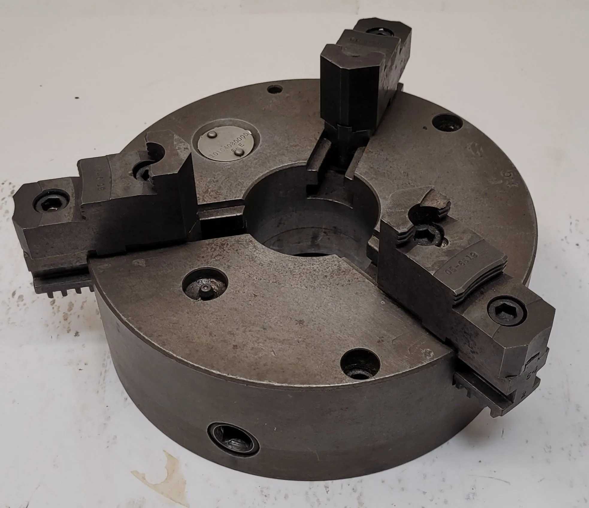 CUSHMAN 6E - 3 JAW LATHE CHUCK, MODEL 1010408000D/6-E, 8.25IN OVERALL DIAMETER - MACHINE TOOLING