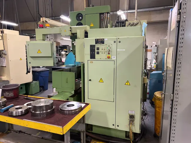 OKUMA MC-4VA VERTICAL MACHINING CENTER - undefined
