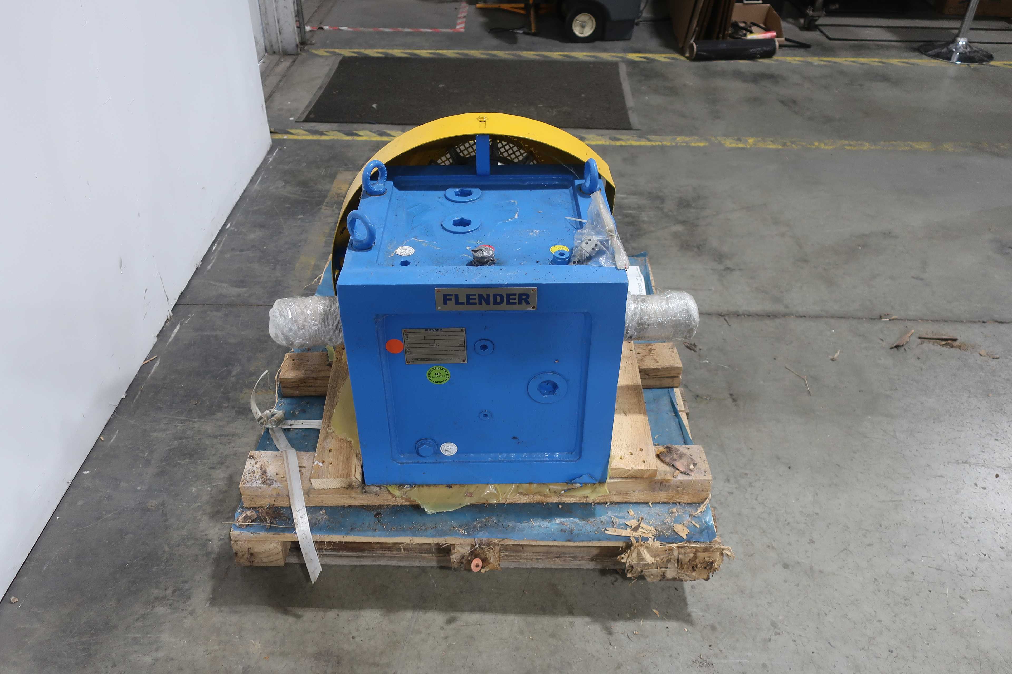 FLENDER 3000000510-100-1 GEAR REDUCER - GEAR REDUCERS