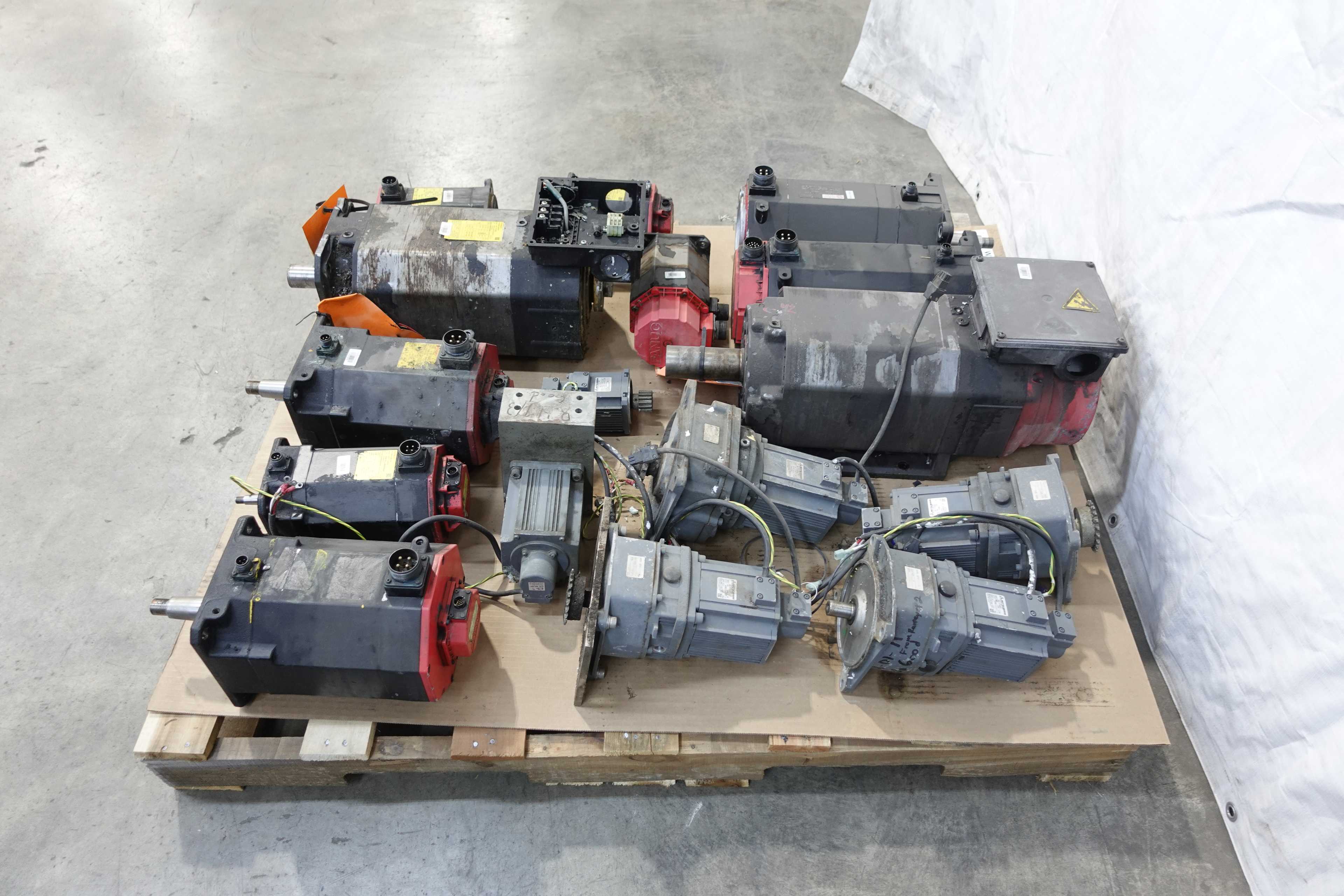 SKU 1743968 - PALLET OF ASSORTED FANUC AND MITSUBISHI SERVO AND SPINDLE MOTORS - SERVO MOTORS