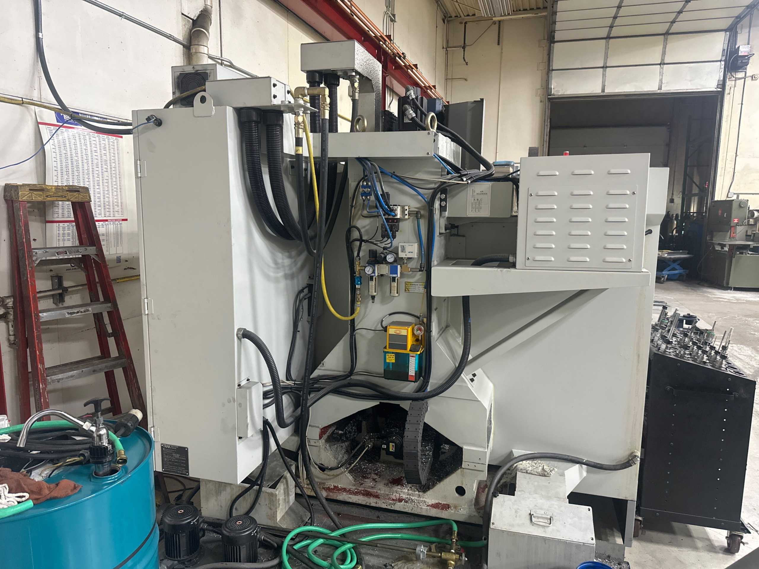 TRAK VMC5 VERTICAL MACHINING CENTER, 20X16X20IN, 8K RPM, CAT40, 16 ATC, PROTOTRAK RMX CNC - VERTICAL MACHINING CENTERS