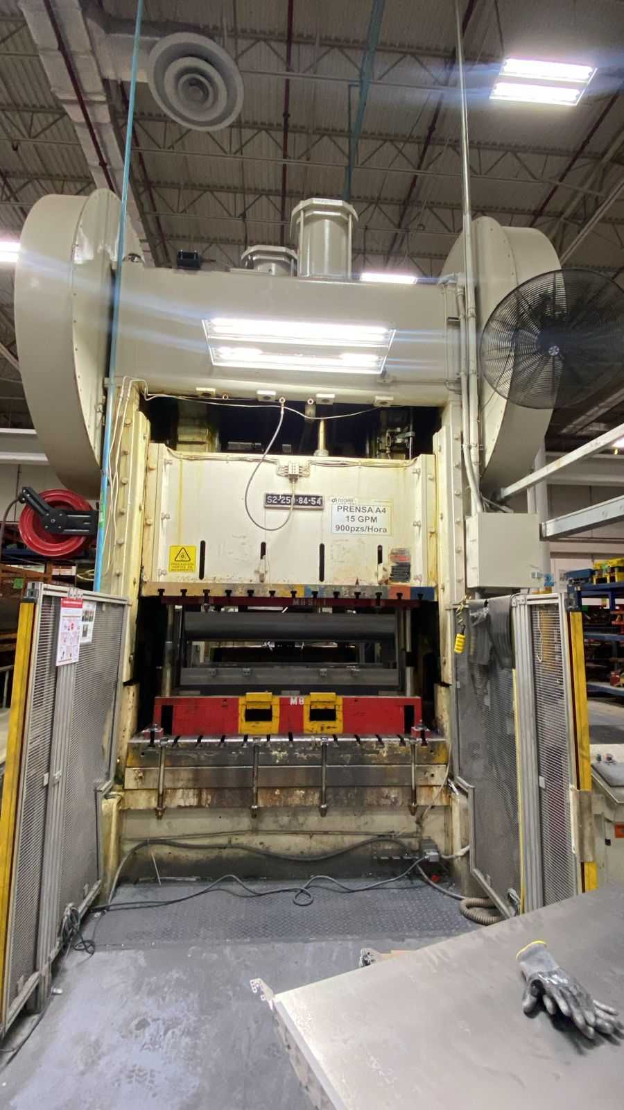 U.S.I CLEARING S2-250-84-54 250-TON MECHANICAL PRESS, 12IN STROKE, 40IN SHUT HEIGHT, 20-40 SPM - MECHANICAL PRESSES