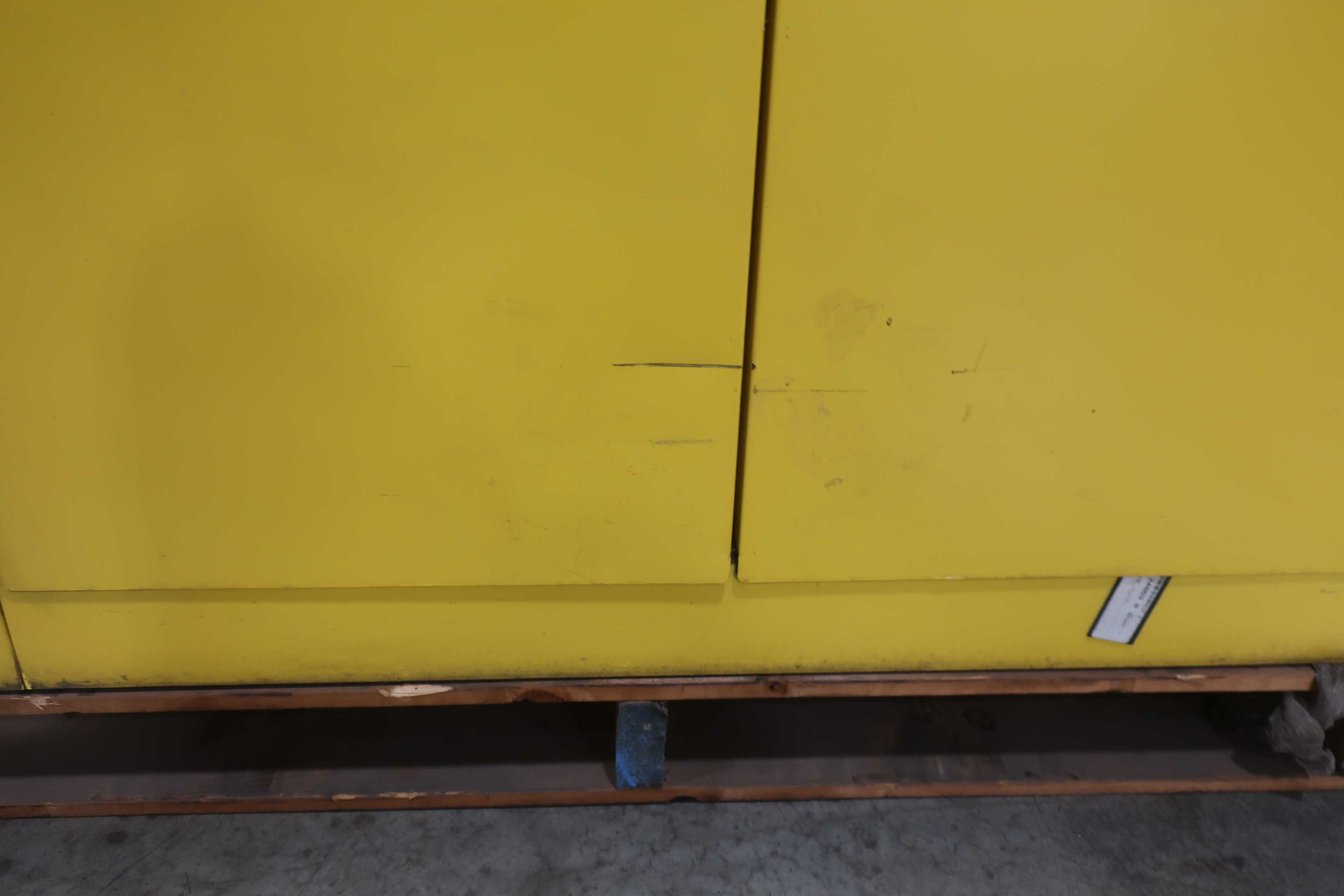 SECURALL SAFETY STORAGE CABINET FOR FLAMMABLE LIQUID - SAFETY EQUIPMENT