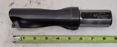 KOMET V57 54450 INDEXABLE DRILL OAL: 8.125” SHANK: 2.5” X 1.37” 2 FLUTES FLUTE DIAMETER: 1.70” - MACHINE TOOLING