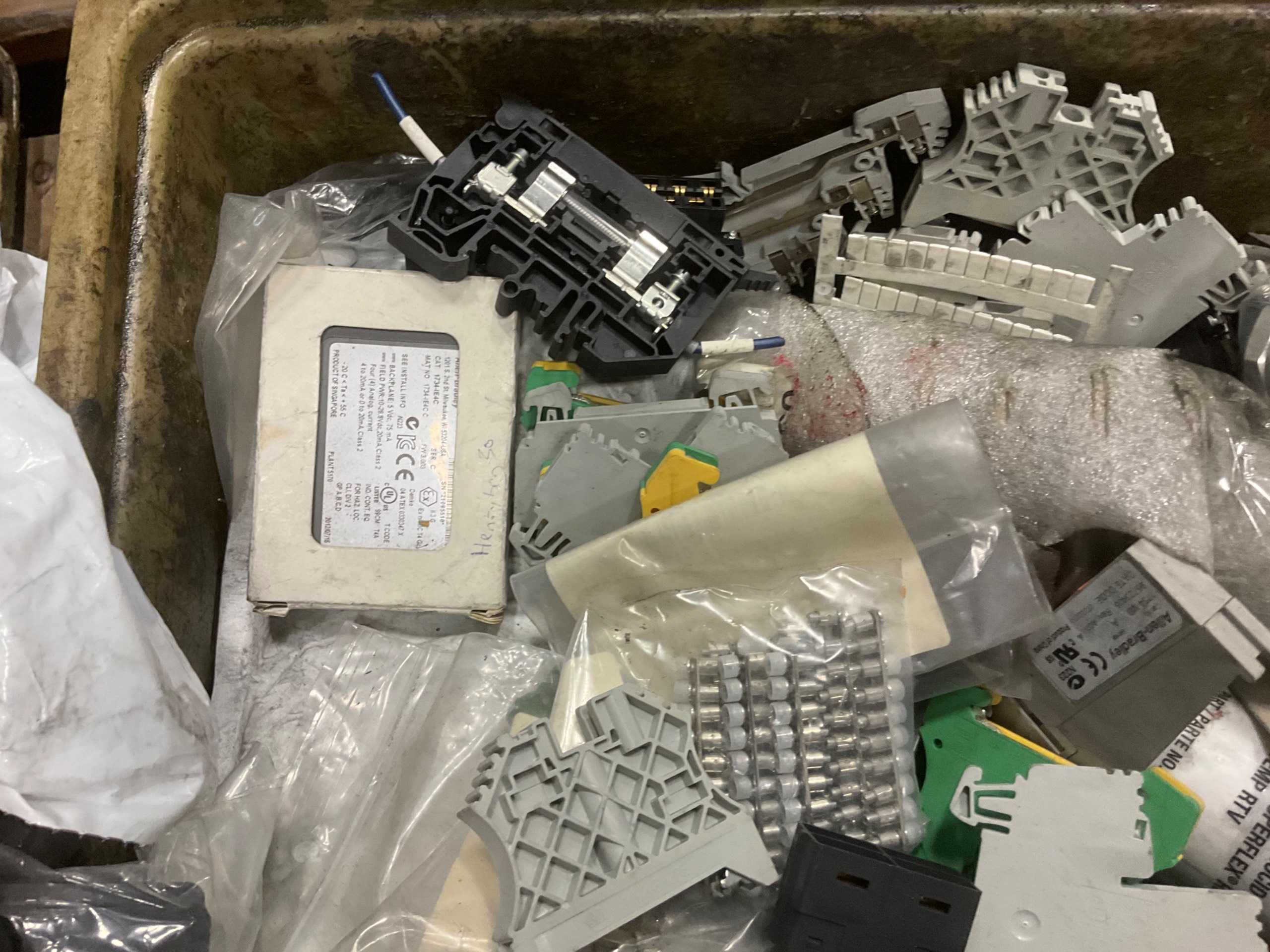 BULK QTY OF AUTOMATION & CONTROLS - AUTOMATION & CONTROLS