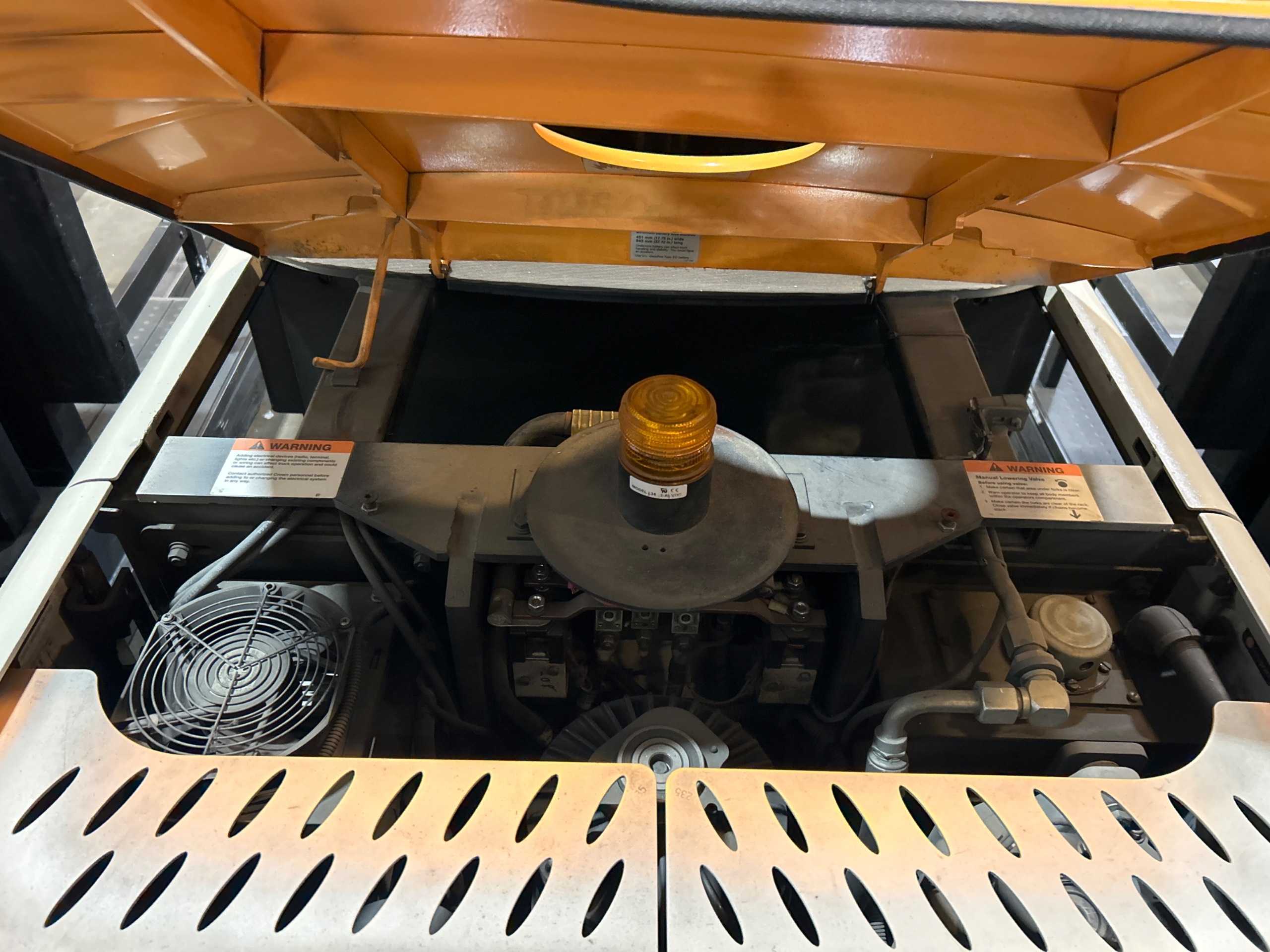 CROWN SP4050-30 ORDER PICKER - ORDER PICKER