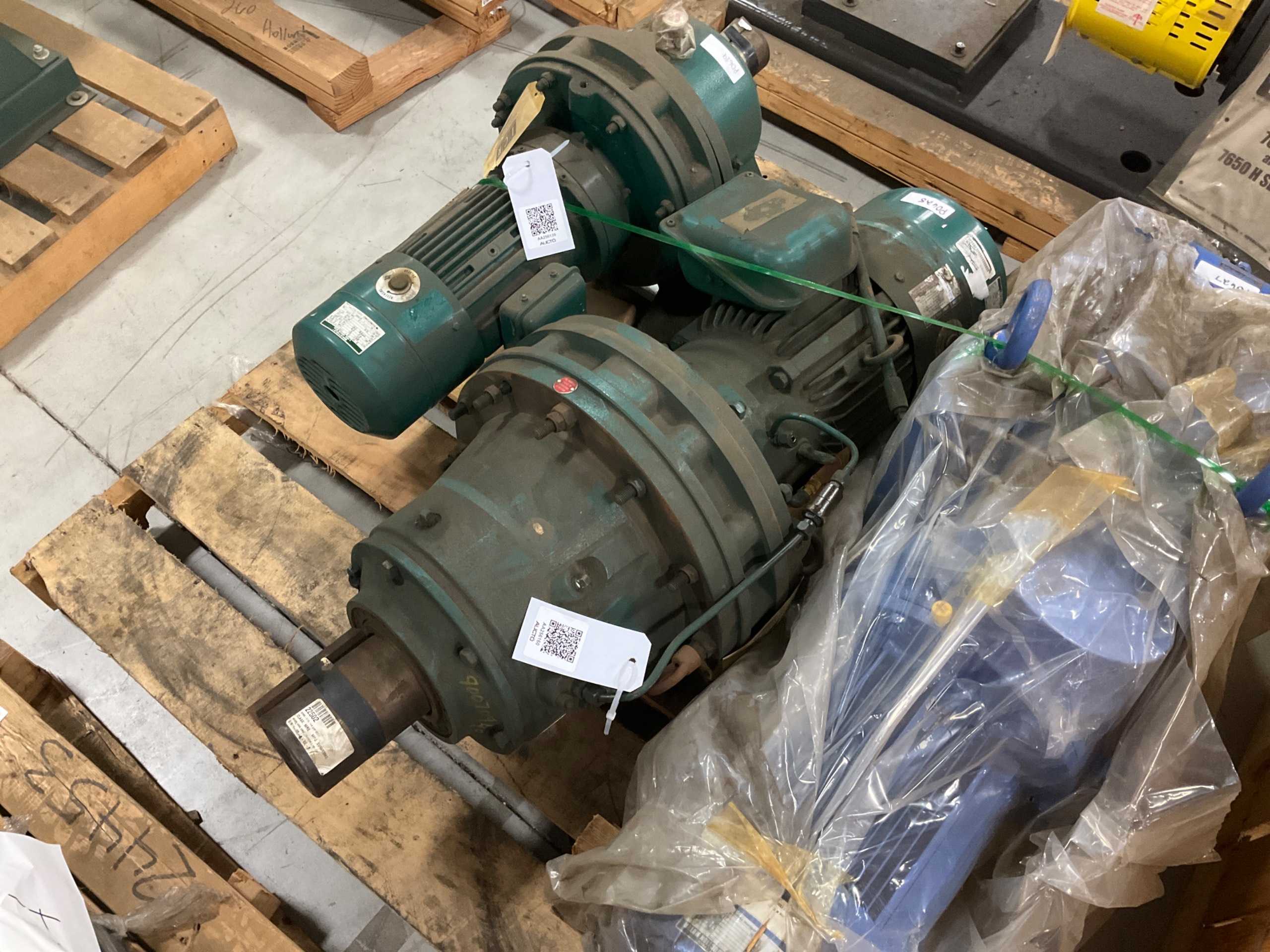 SUMITOMO MOTOR & GEARBOX ASSEMBLY - MOTOR & GEARBOX ASSEMBLY