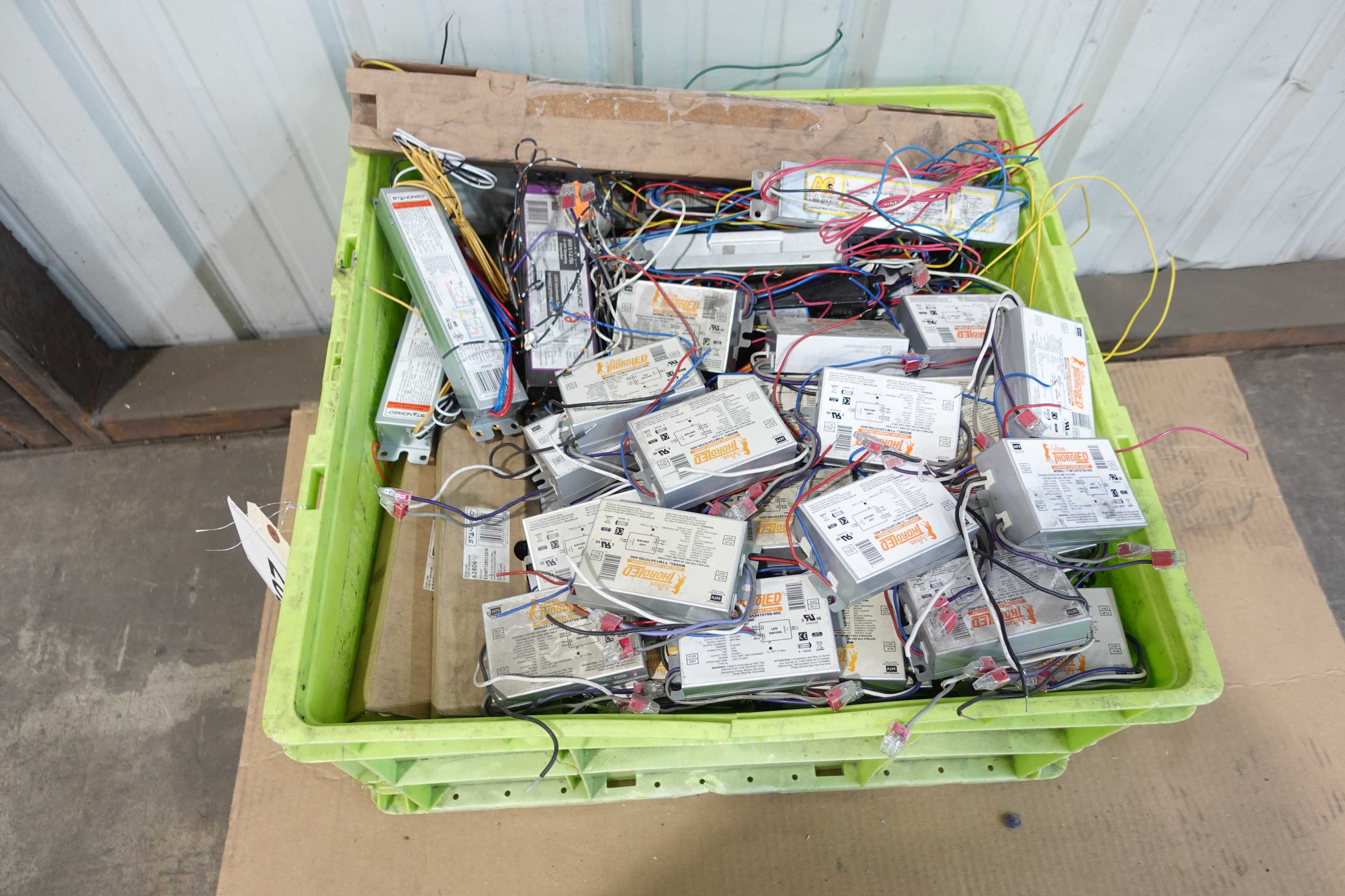 TOTE OF ASSORTED BALLASTS AND CONSTANT CURRENT DRIVERS - BALLASTS