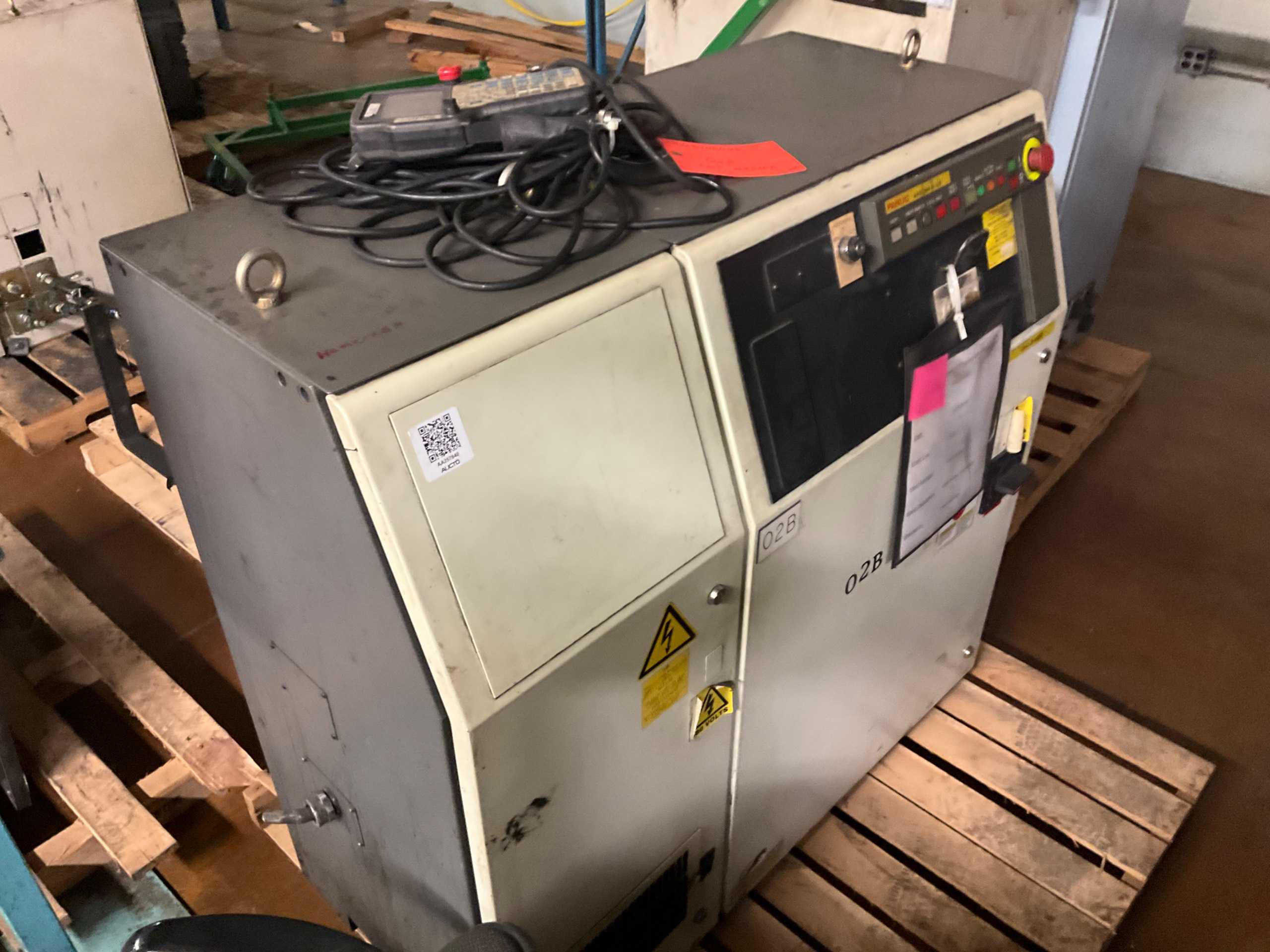2000 FANUC R-J3 ROBOT CONTROLLER - ROBOT CONTROLLERS