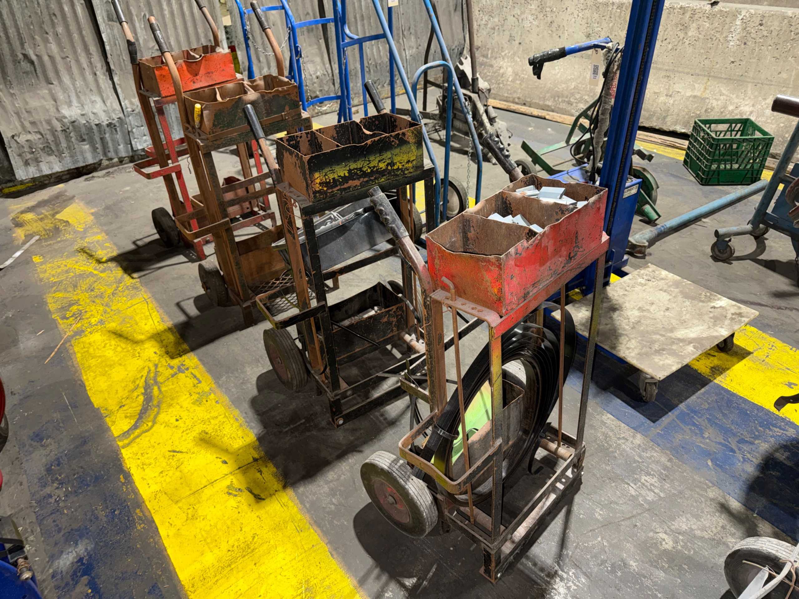 BULK QTY OF STRAPPING TOOLS - TOOLS
