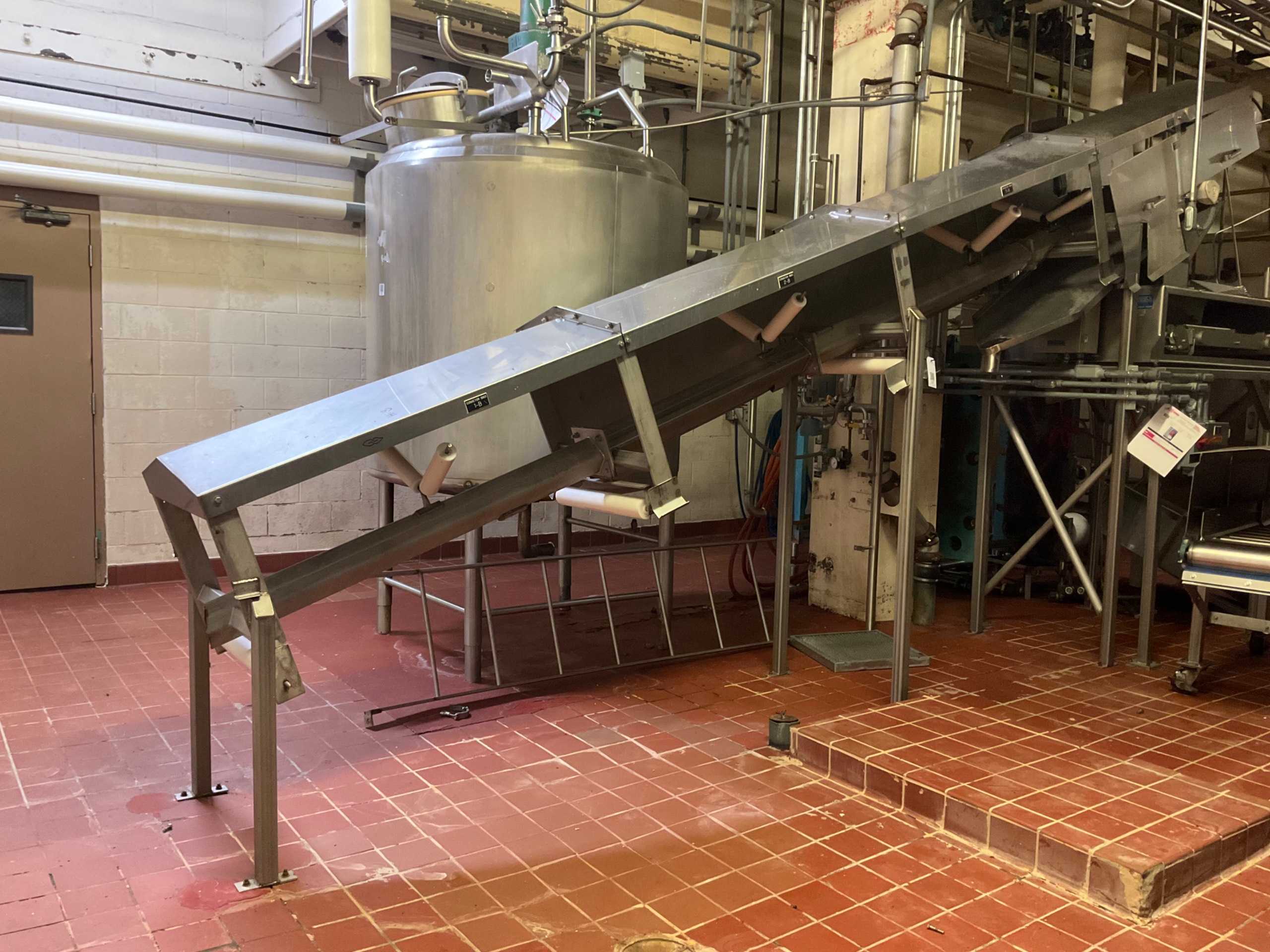 INCLINE BELT CONVEYOR - BELT CONVEYOR