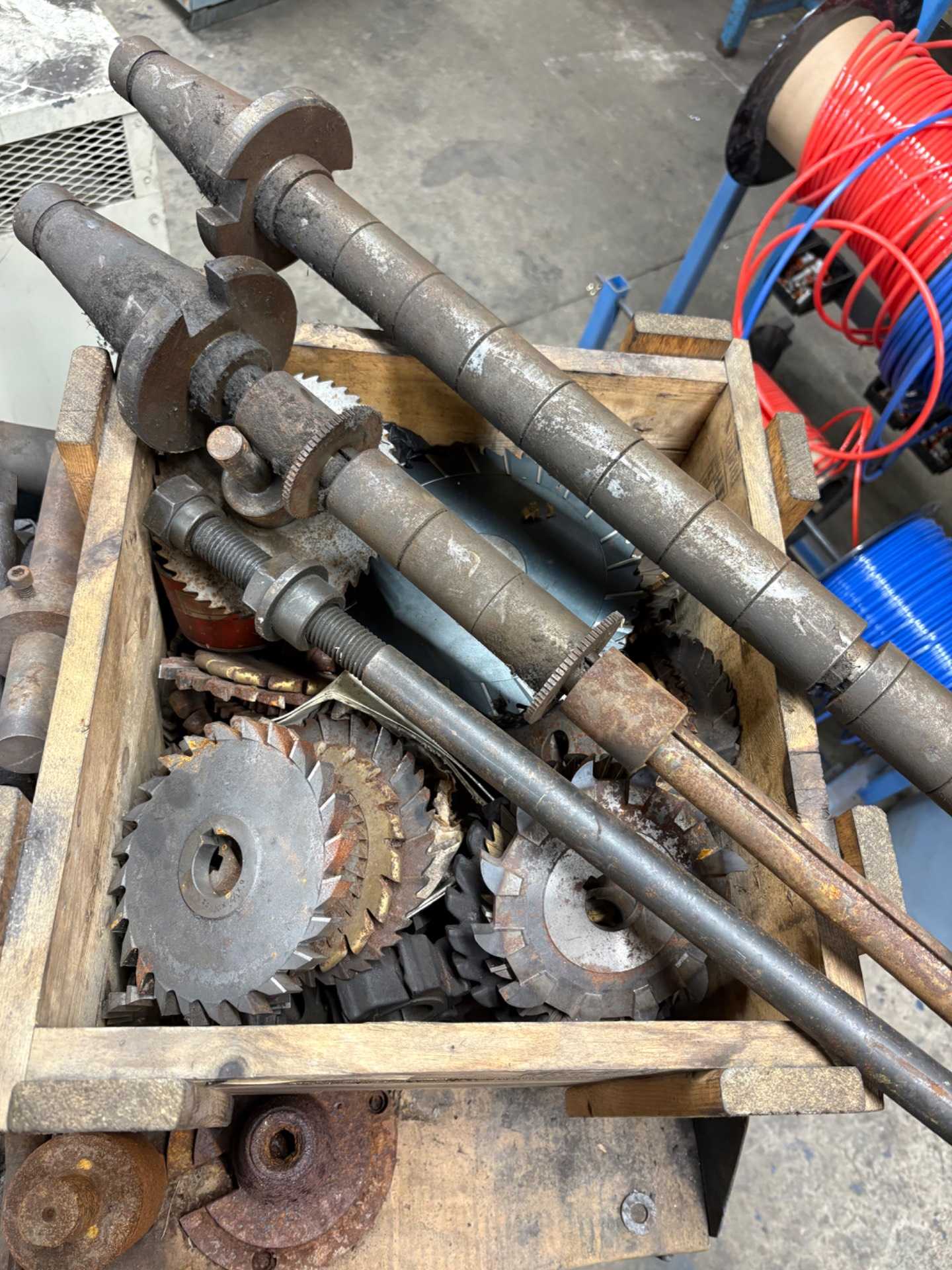 BULK QTY OF MACHINE TOOLING - MACHINE TOOLING