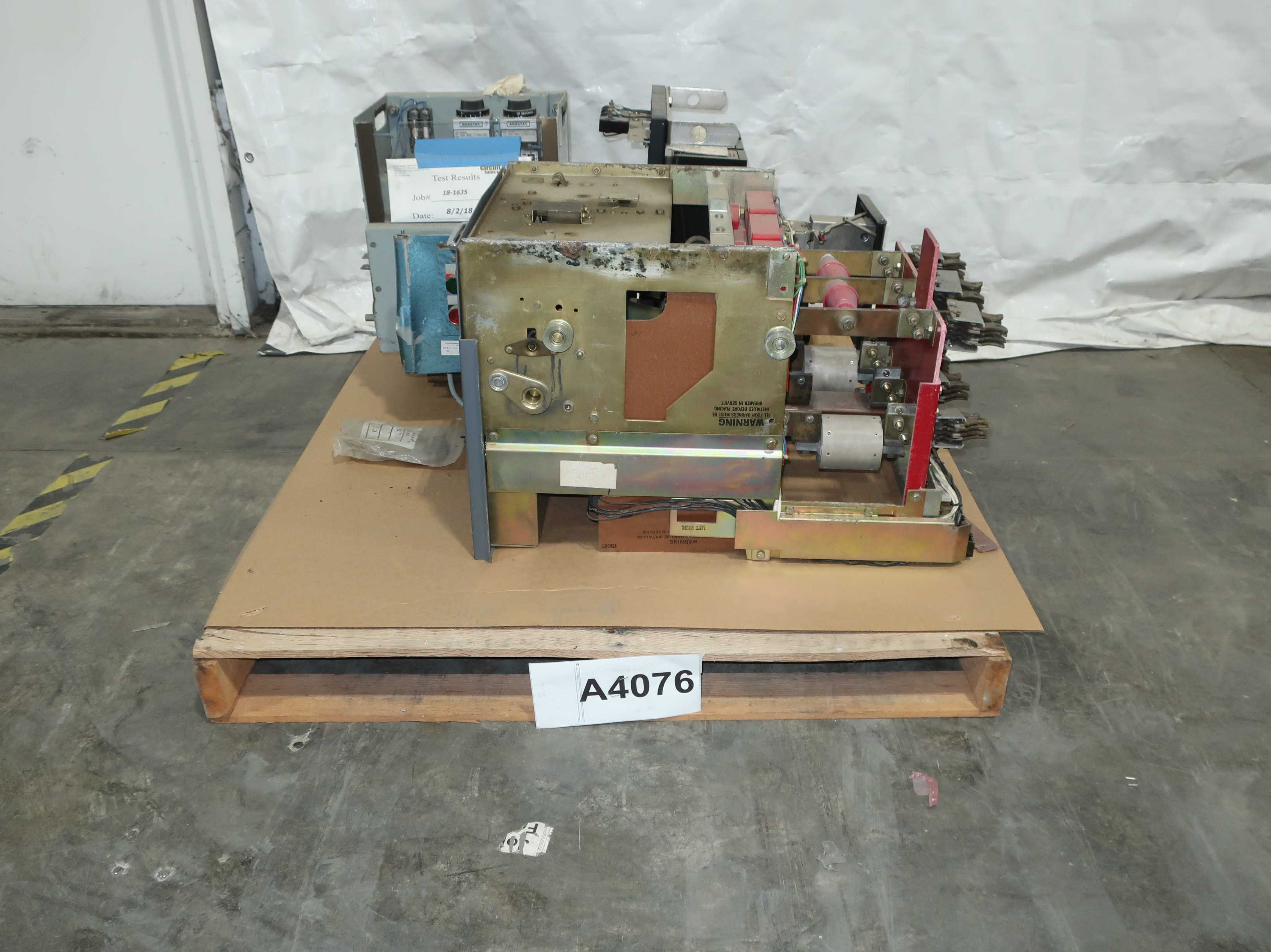 LOT OF 3 CIRCUIT BREAKERS - CIRCUIT BREAKERS