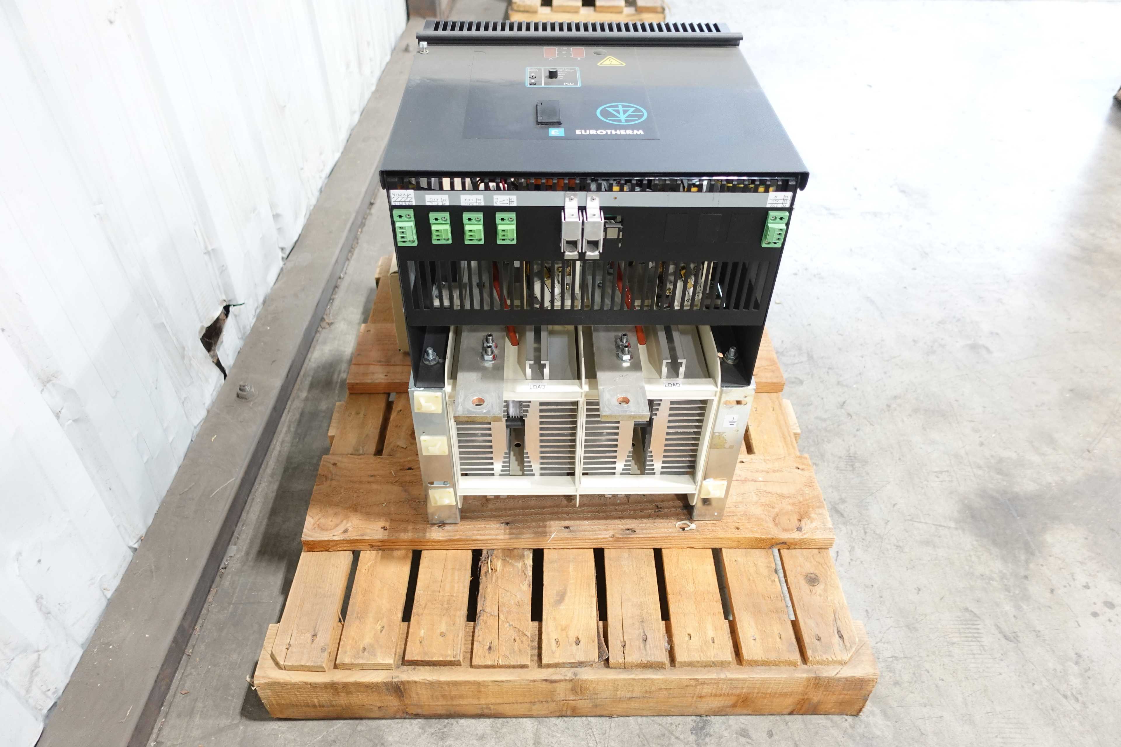 EUROTHERM 107524-77472 CONTROLLER - TEMPERATURE CONTROLLERS