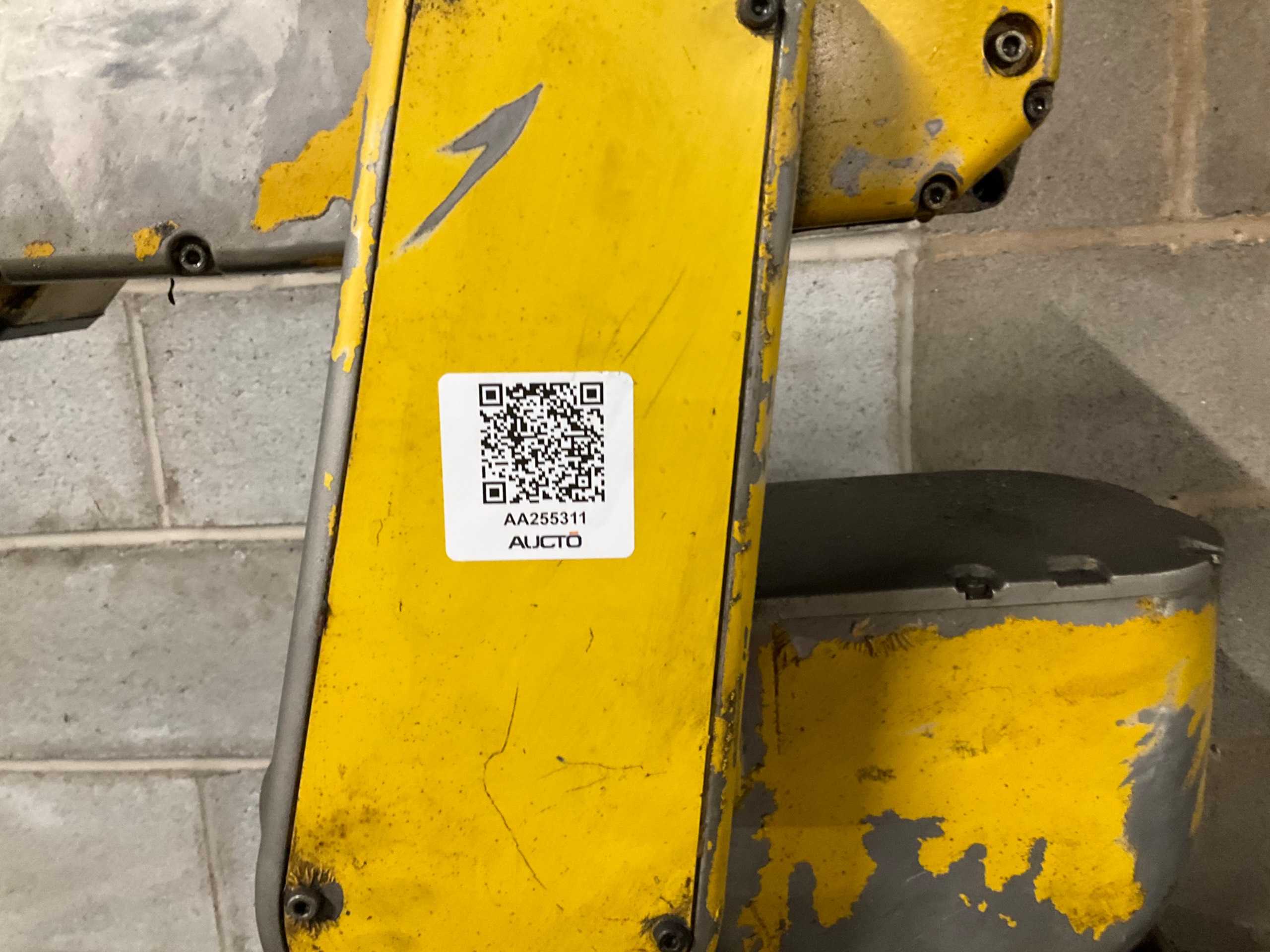 2002 FANUC ROBOT & CONTROL ASSEMBLY - ARTICULATED ROBOTS