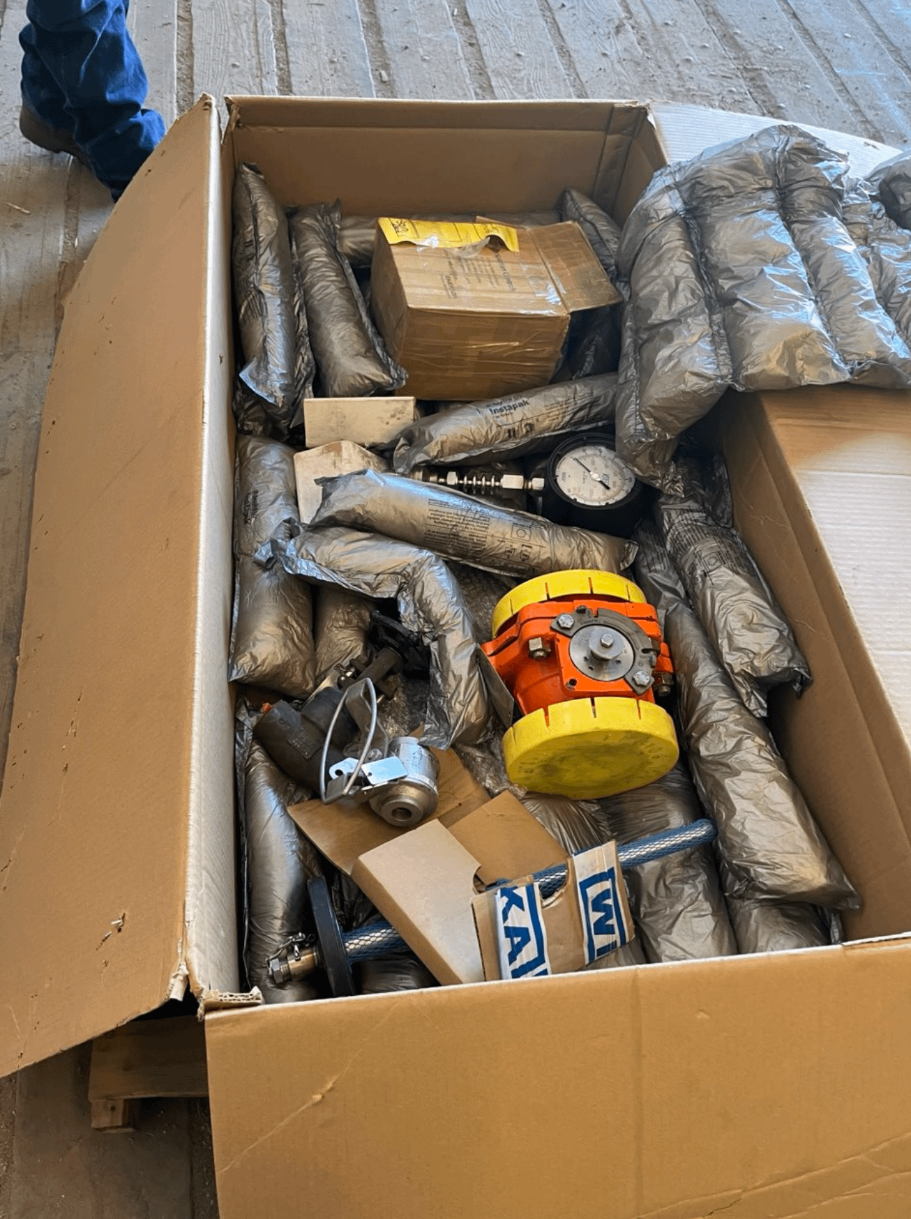 BULK LOT OF INDUSTRIAL PARTS - INDUSTRIAL PARTS