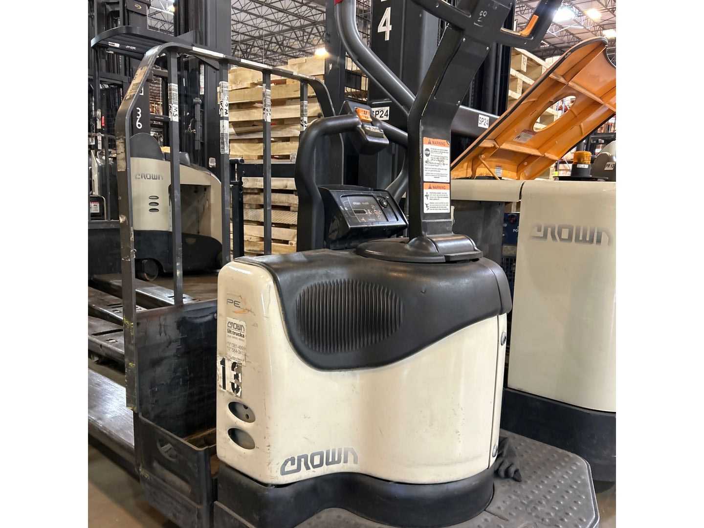 CROWN PE4500-80 ELECTRIC PALLET JACK - ELECTRIC PALLET JACKS