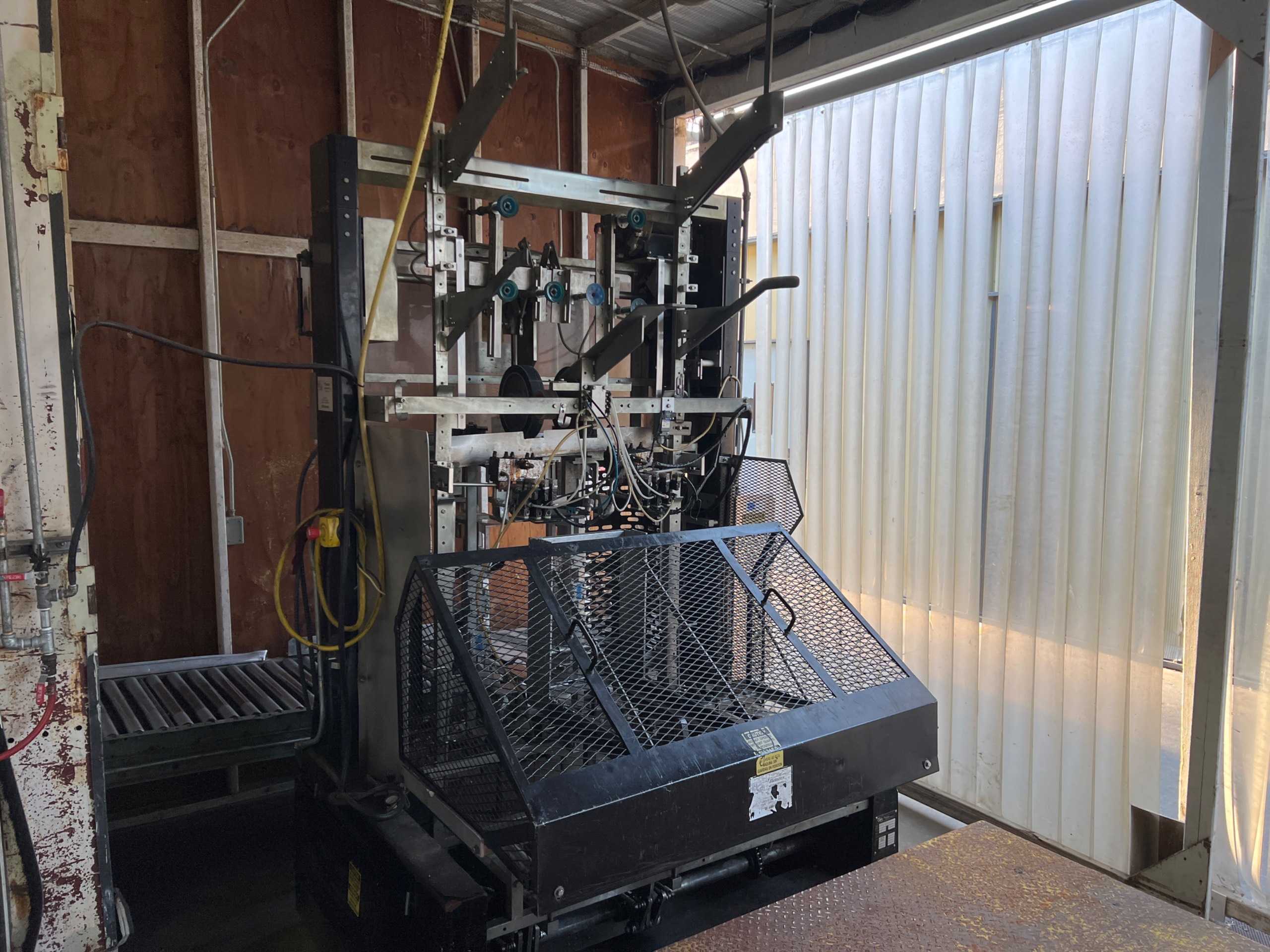 PLEMONS MACHINERY 3000400 TRAY BOX ERECTOR - PALLET JACKS