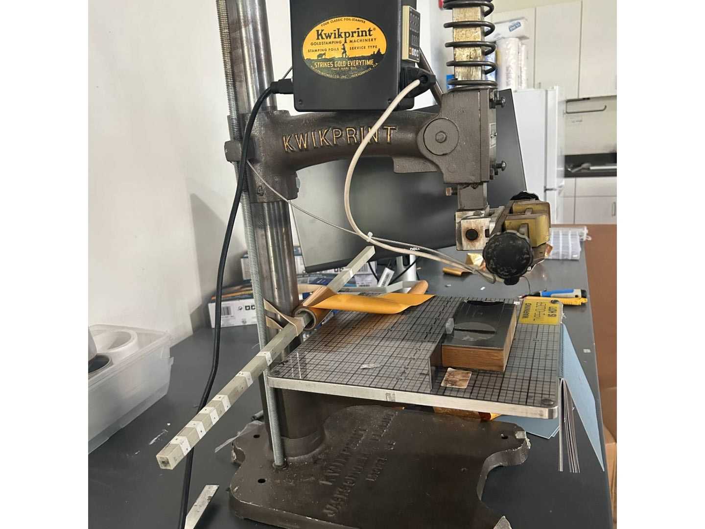 KWIKPRINT 86 HOT STAMPING MACHINE - PRINTING