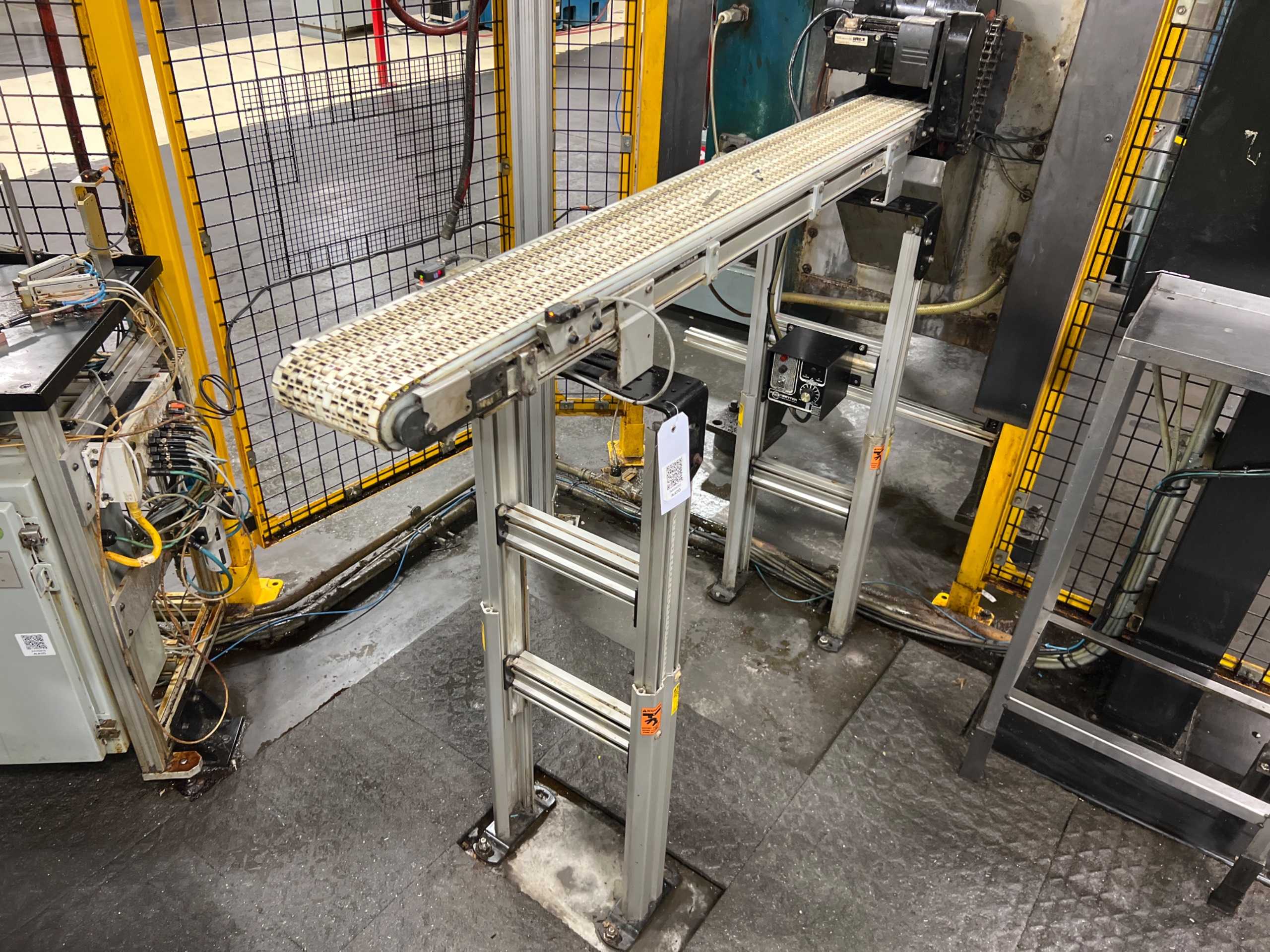 DORNER ADJUSTABLE POWERED BELT CONVEYOR DORNER ADJUSTABLE POWERED BELT CONVEYOR
