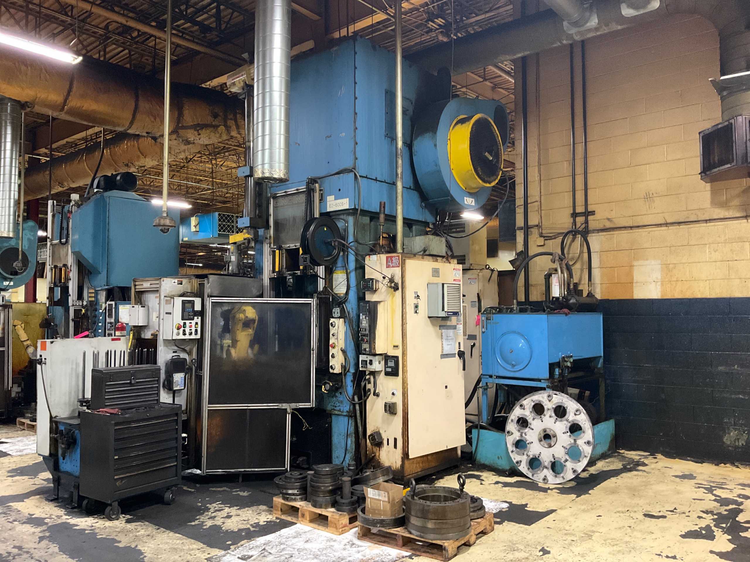 CINCINNATI 600-R-3 600 TON SIZING PRESS - MECHANICAL STAMPING PRESSES
