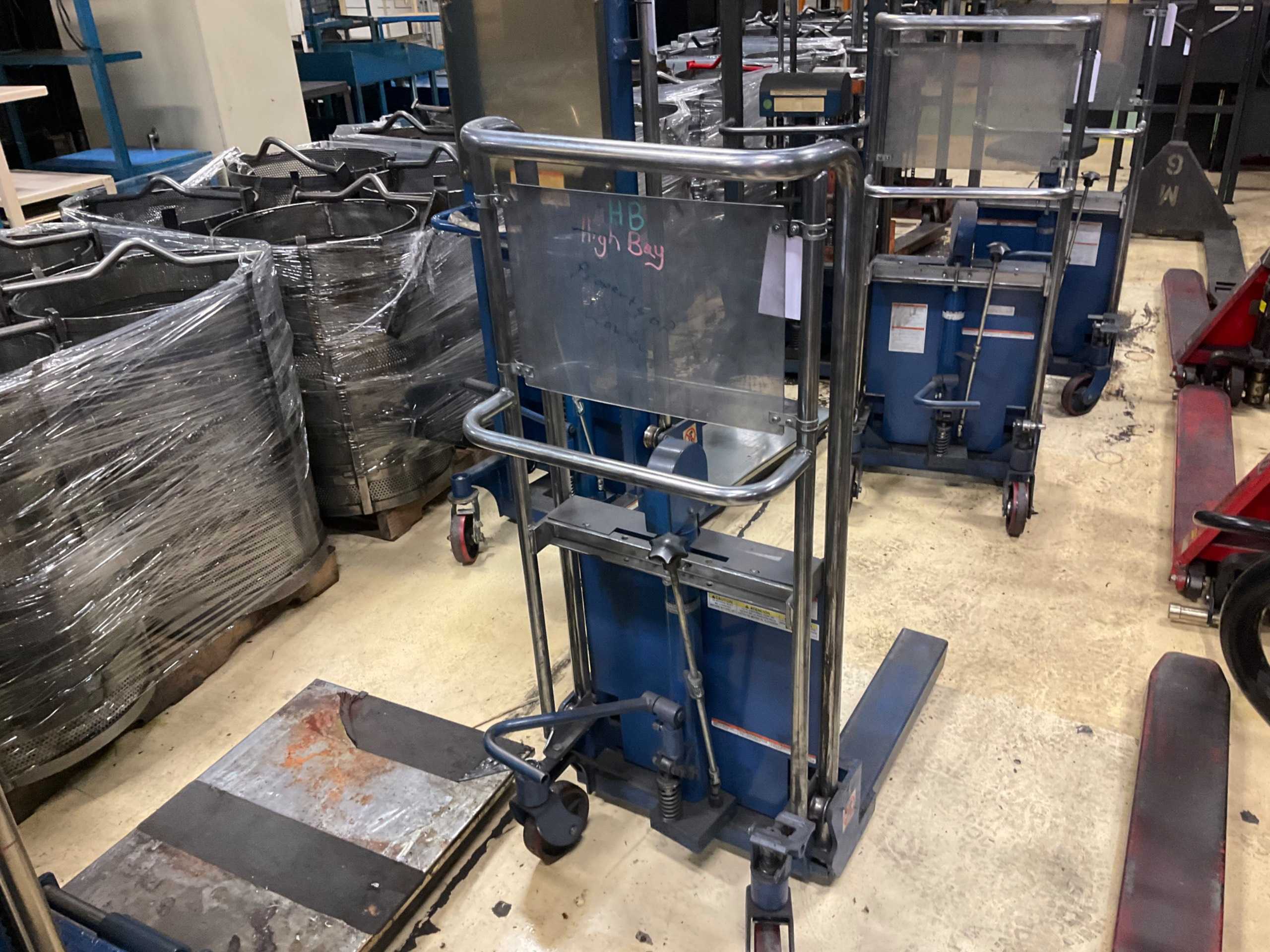 HYDRAULIC STRADDLE STACKER - MATERIAL HANDLING EQUIPMENT