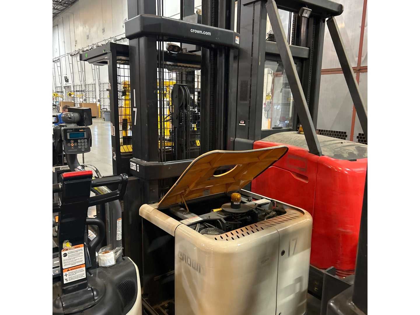 CROWN SP4050-30 ORDER PICKER - ORDER PICKER
