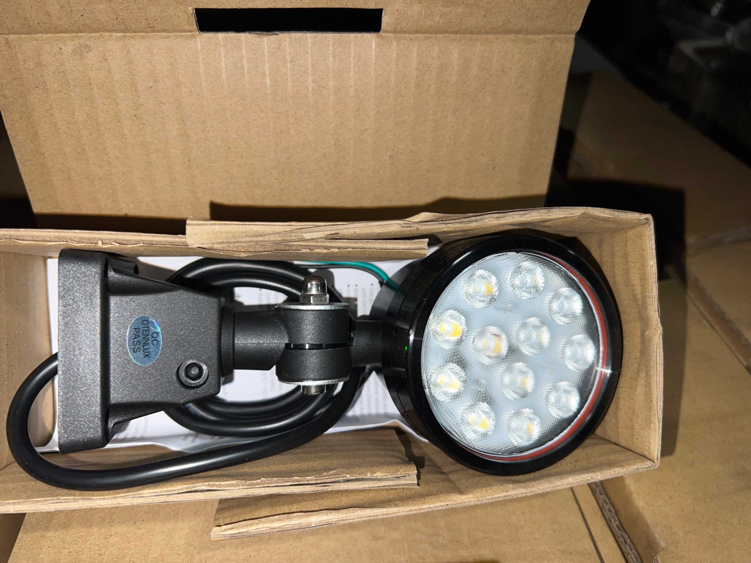 BULK QTY OF LED LIGHTING - LIGHTING