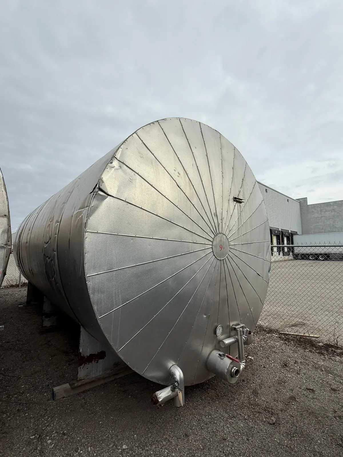 JACKETED HORIZONTAL STORAGE & PROCESS TANK, 12000 GAL, 2 COMPARTMENTS, 117X117X326IN, 9000 LBS - TANKS