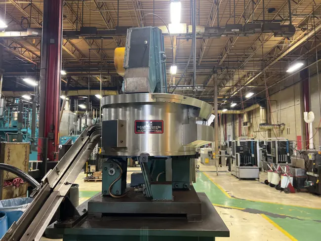 MCKNIGHT AUTOMATION E6-192 HOPPER VIBRATORY BOWL FEEDER - undefined