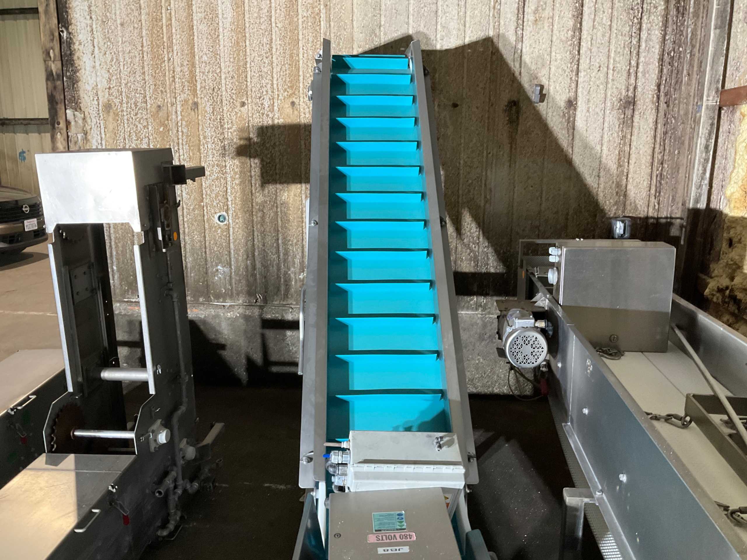 INCLINE BELT CONVEYOR - BELT CONVEYOR