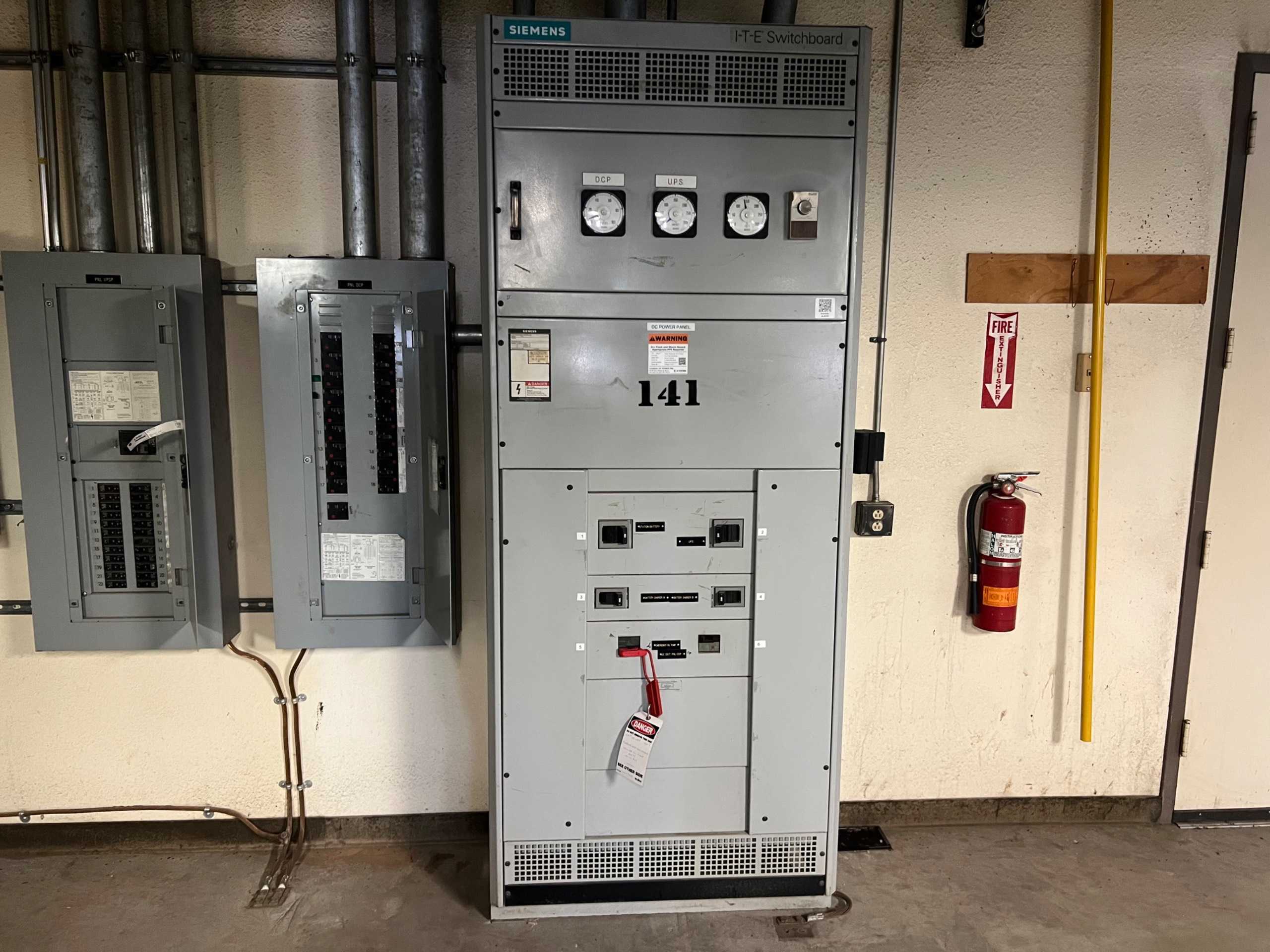 SIEMENS SWITCHBOARD - PANELBOARDS