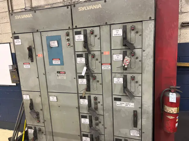BULK QTY OF CIRCUIT BREAKERS - undefined