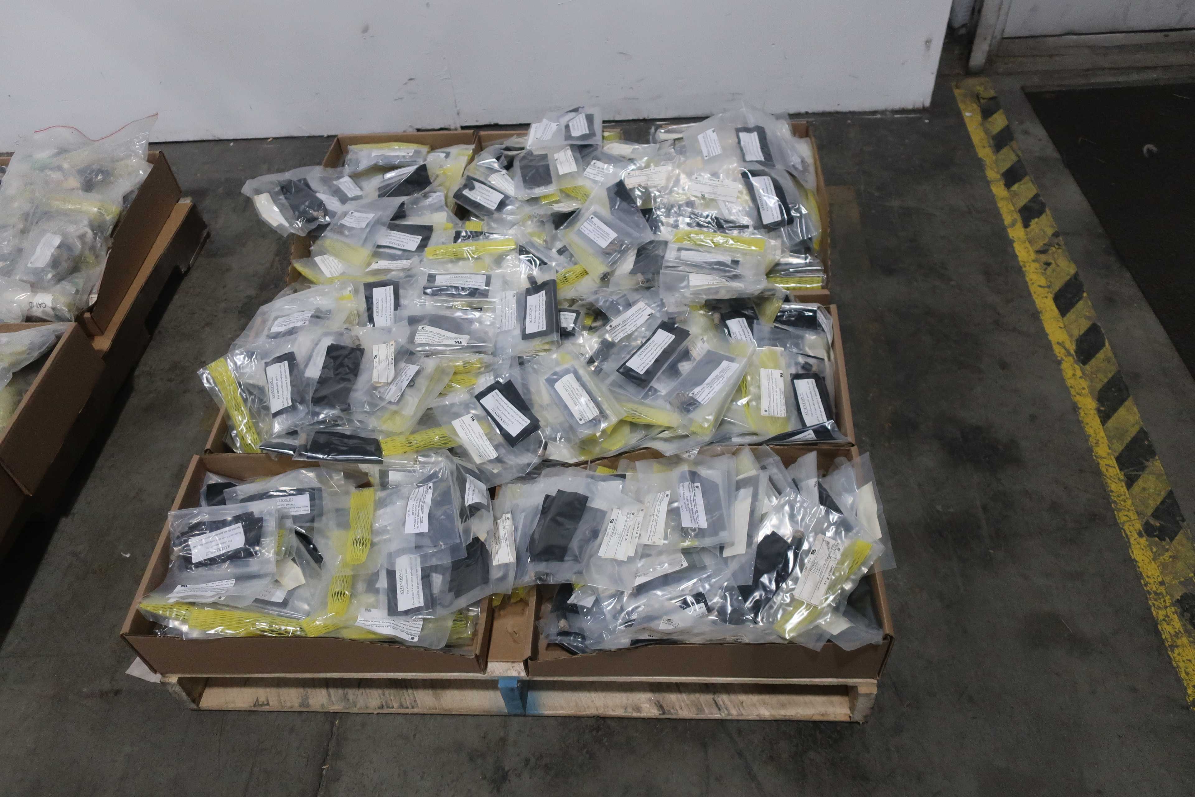 5 PALLETS OF ASSORTED SOURIAU PLUG KITS - PIPE PLUG