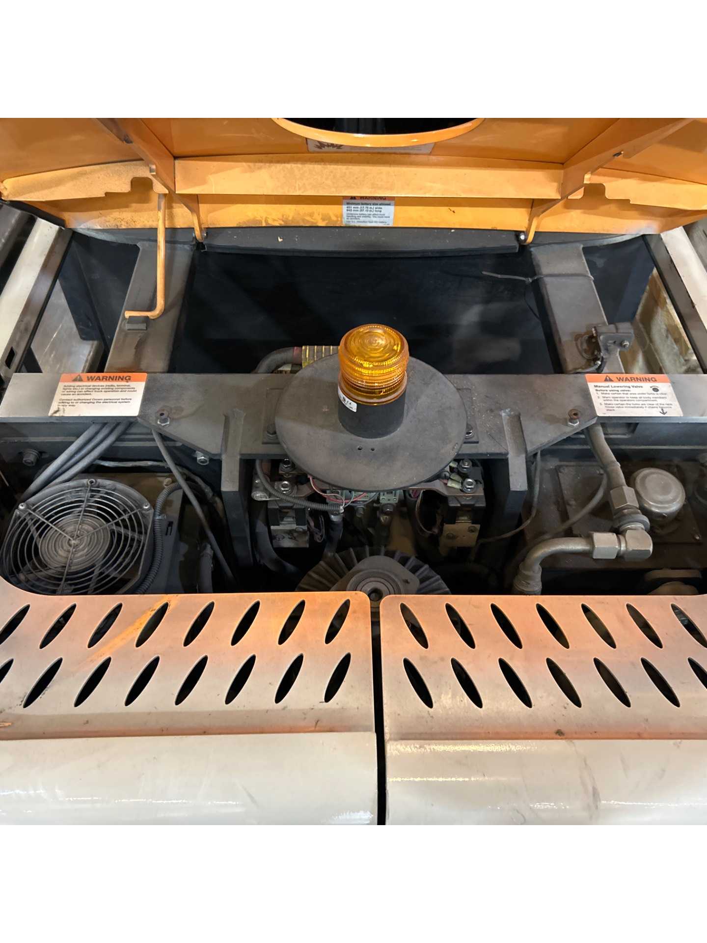 CROWN SP-4050-30 ORDER PICKER - ORDER PICKER